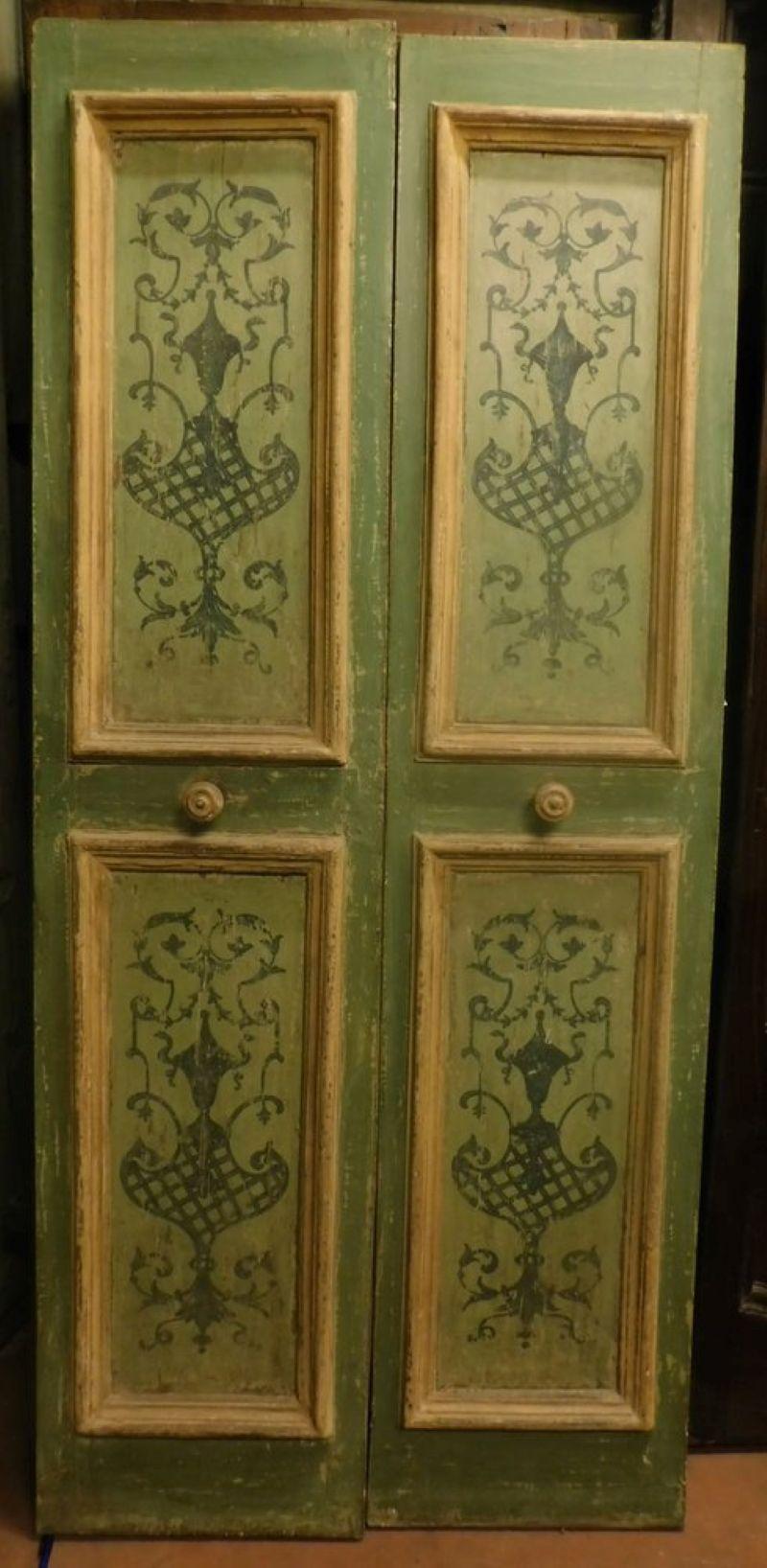 Set of three double doors, antique lacquered and finely painted wood doors, smooth backs and single-color lacquer. All in their first patina (original door colors), in good condition, with hinges for wall mounting and a rebate.
The price is for a
