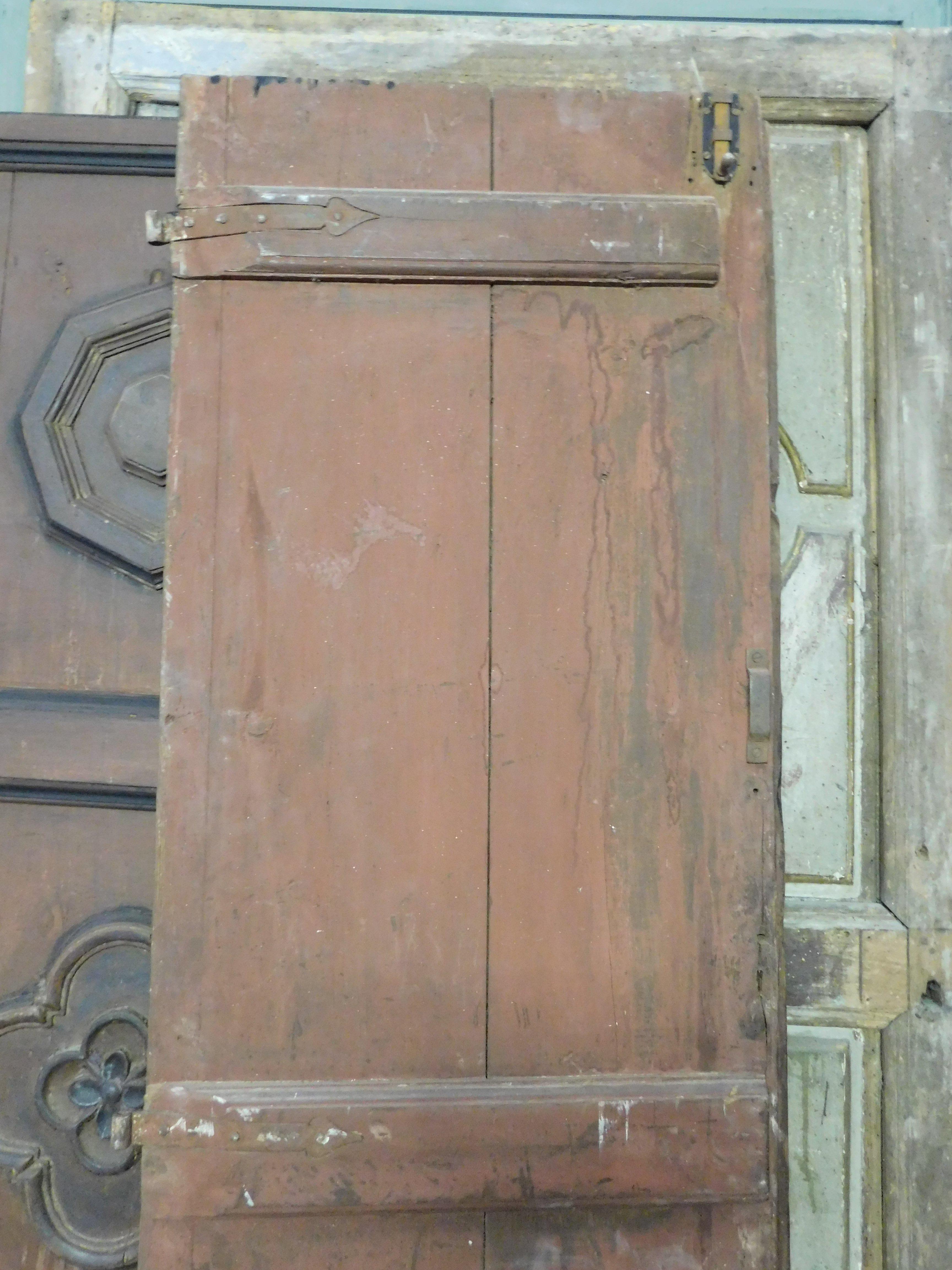 Puerta de dos hojas lacada y con rosetas talladas, Italia en venta 3