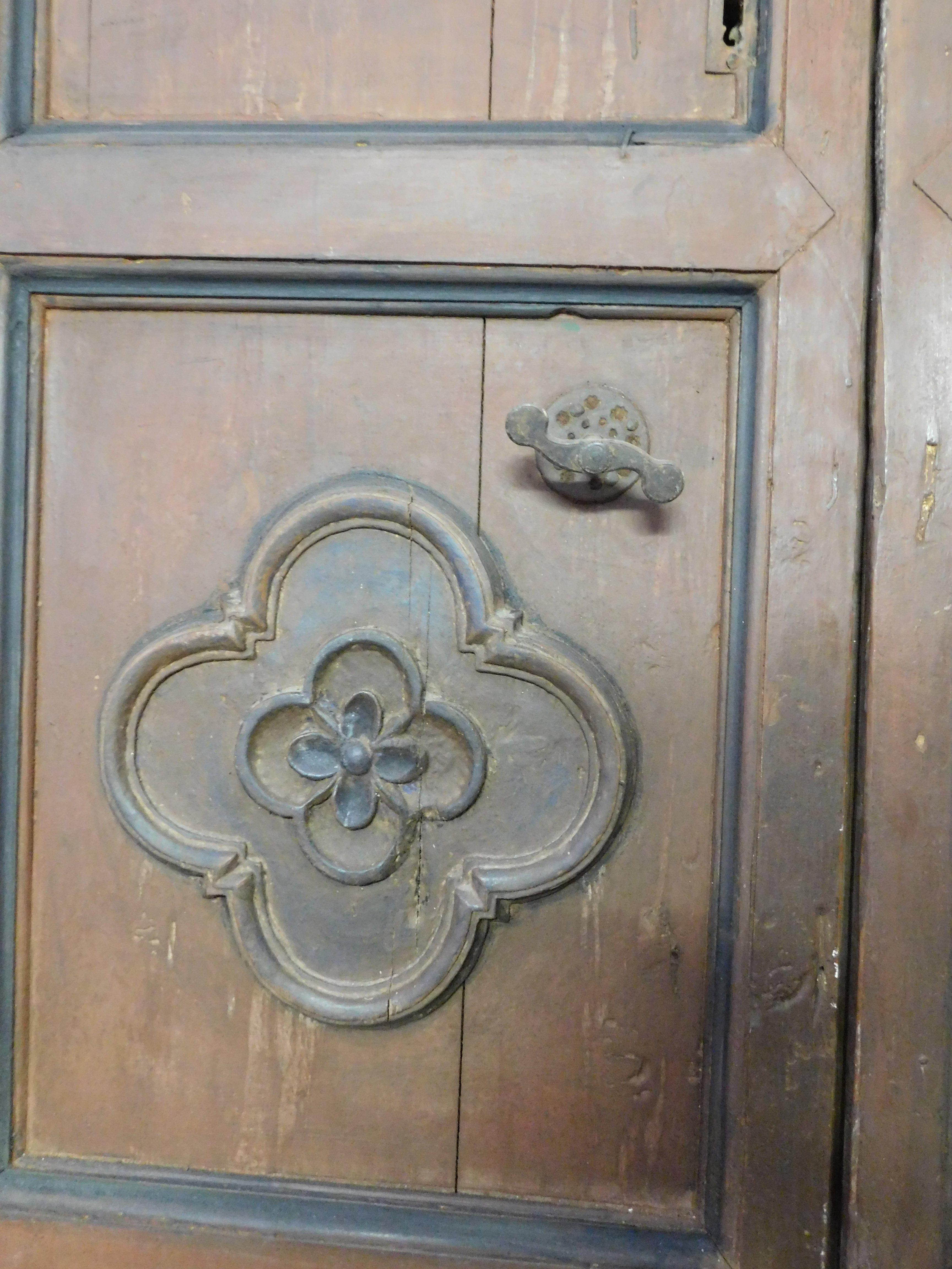 Puerta de dos hojas lacada y con rosetas talladas, Italia en Bueno estado para la venta en Cuneo, Italy (CN)