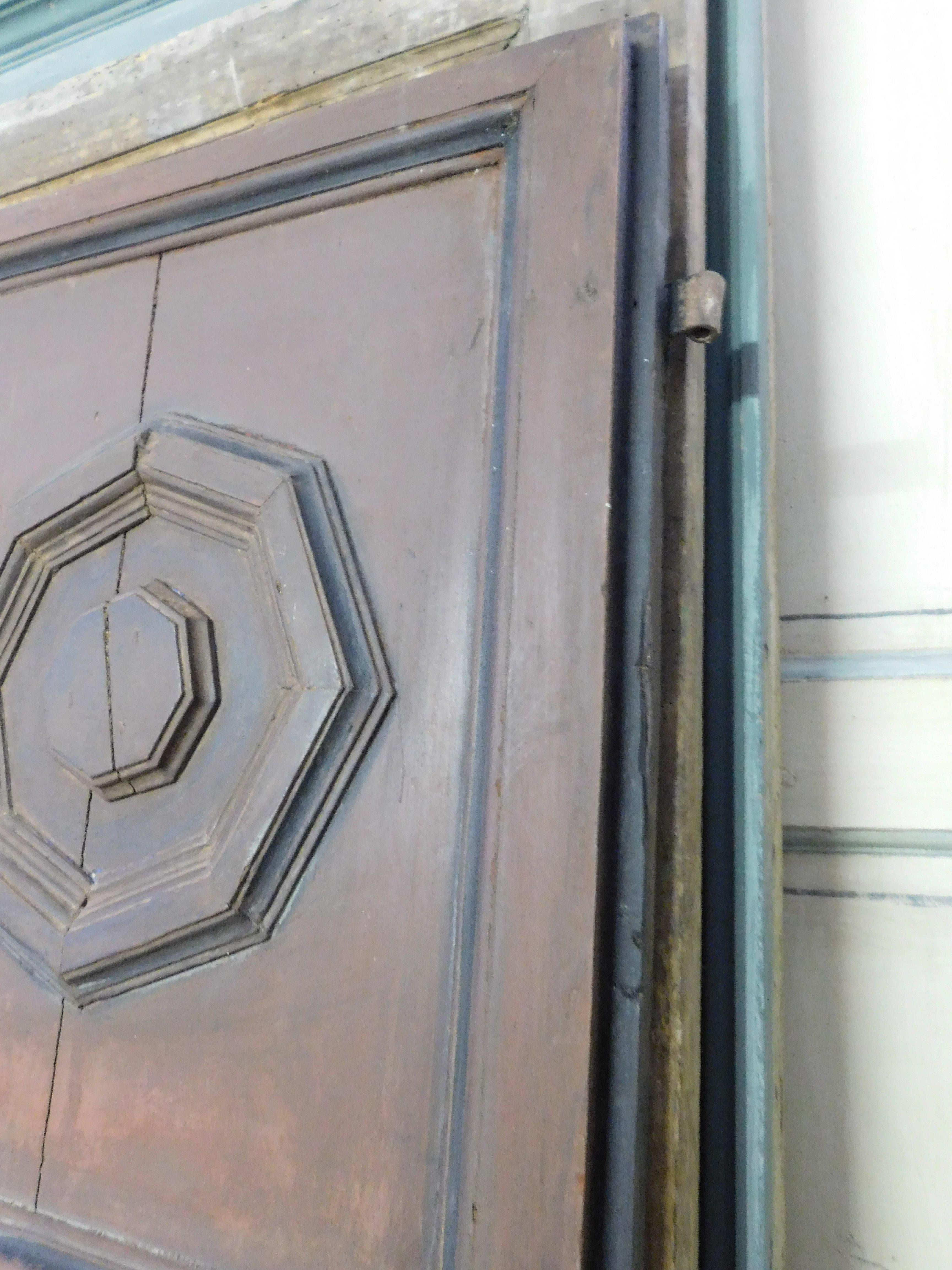 Puerta de dos hojas lacada y con rosetas talladas, Italia siglo XIX en venta