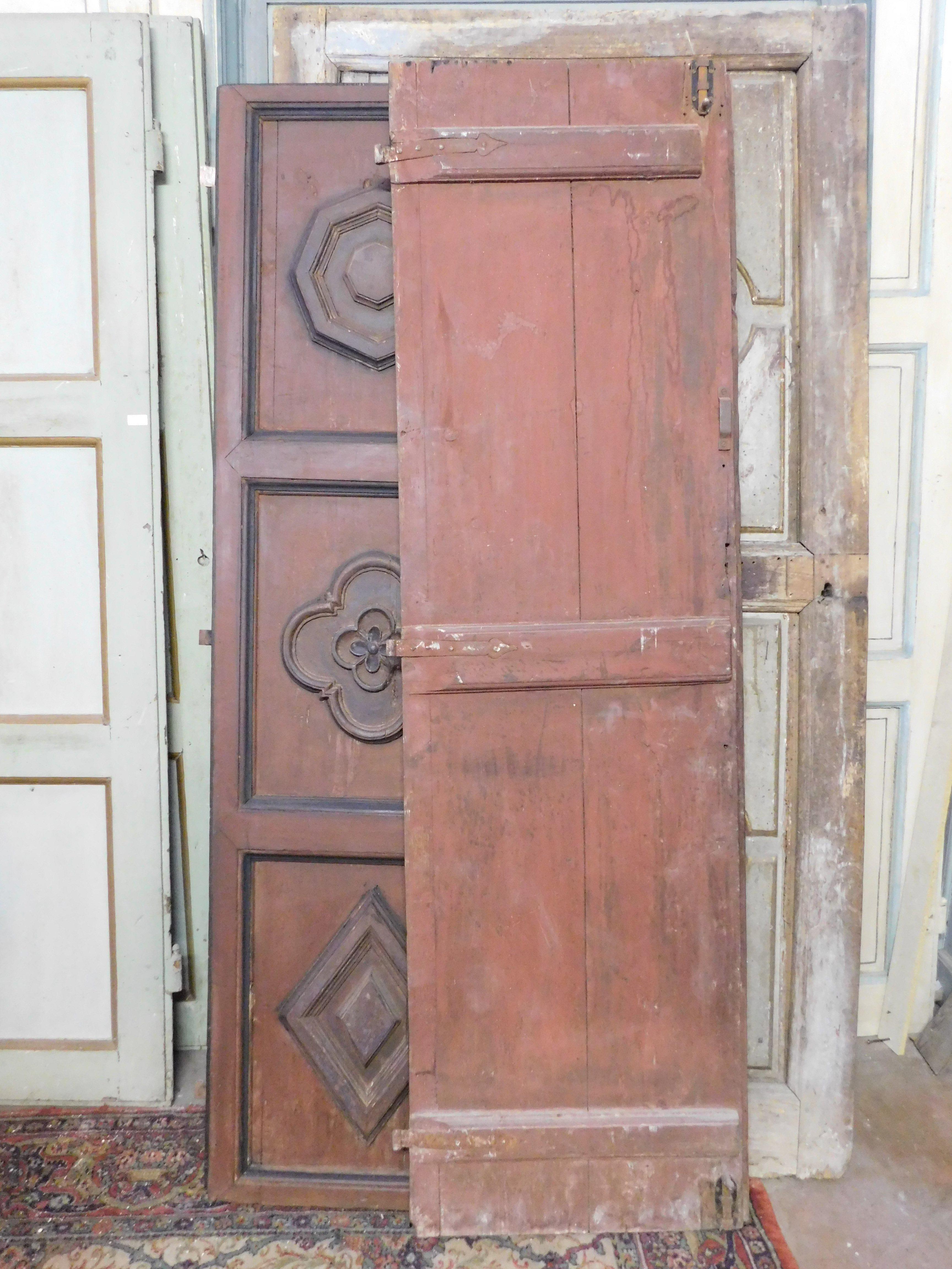 Puerta de dos hojas lacada y con rosetas talladas, Italia en venta 2