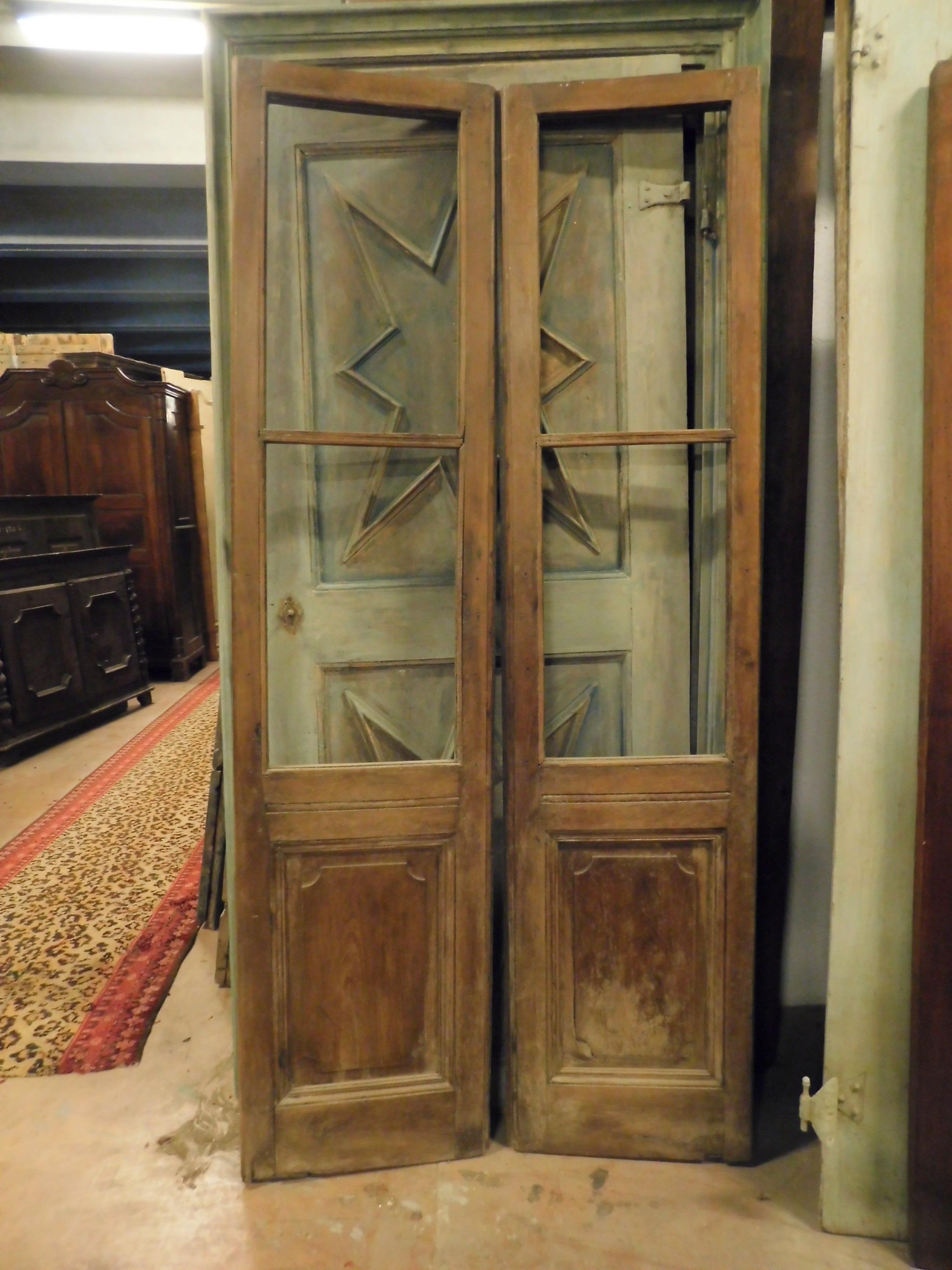 Doppelblatt-Glastür aus Nussbaumholz, geschnitzt, um restauriert zu werden, 19. Jahrhundert, Italien im Angebot 4