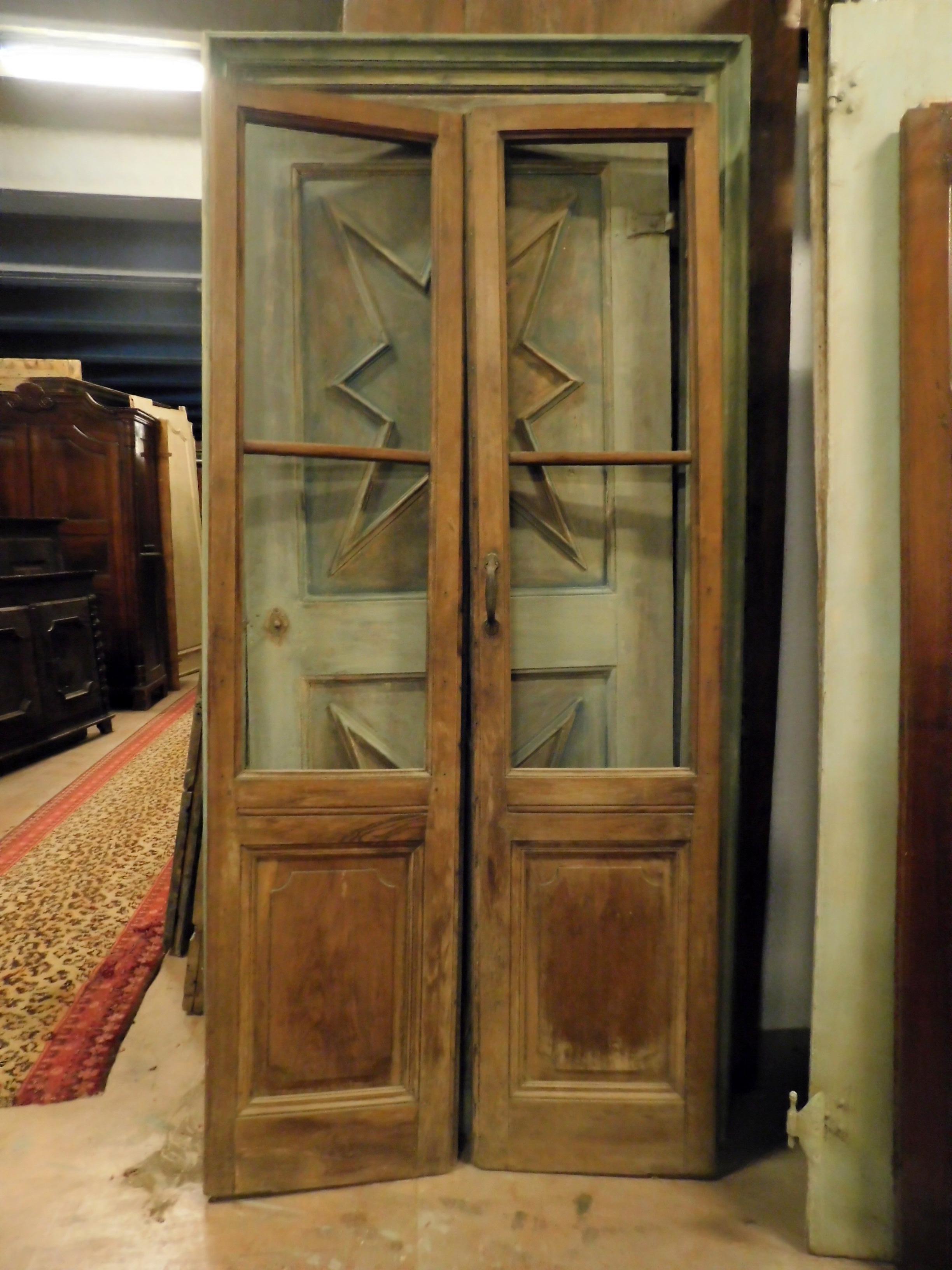 Doppelblatt-Glastür aus Nussbaumholz, geschnitzt, um restauriert zu werden, 19. Jahrhundert, Italien im Angebot 5