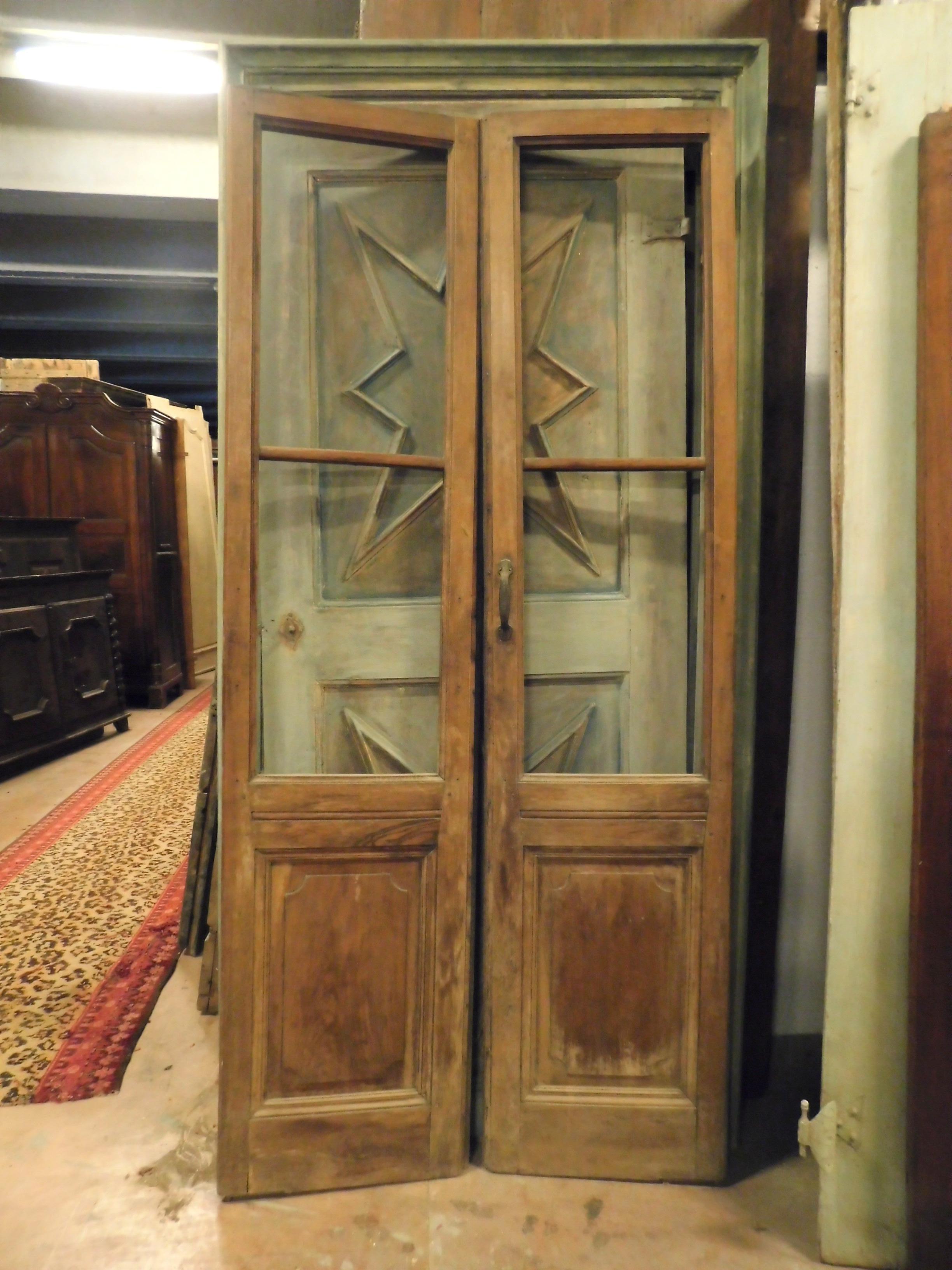 Doppelblatt-Glastür aus Nussbaumholz, geschnitzt, um restauriert zu werden, 19. Jahrhundert, Italien im Angebot 6