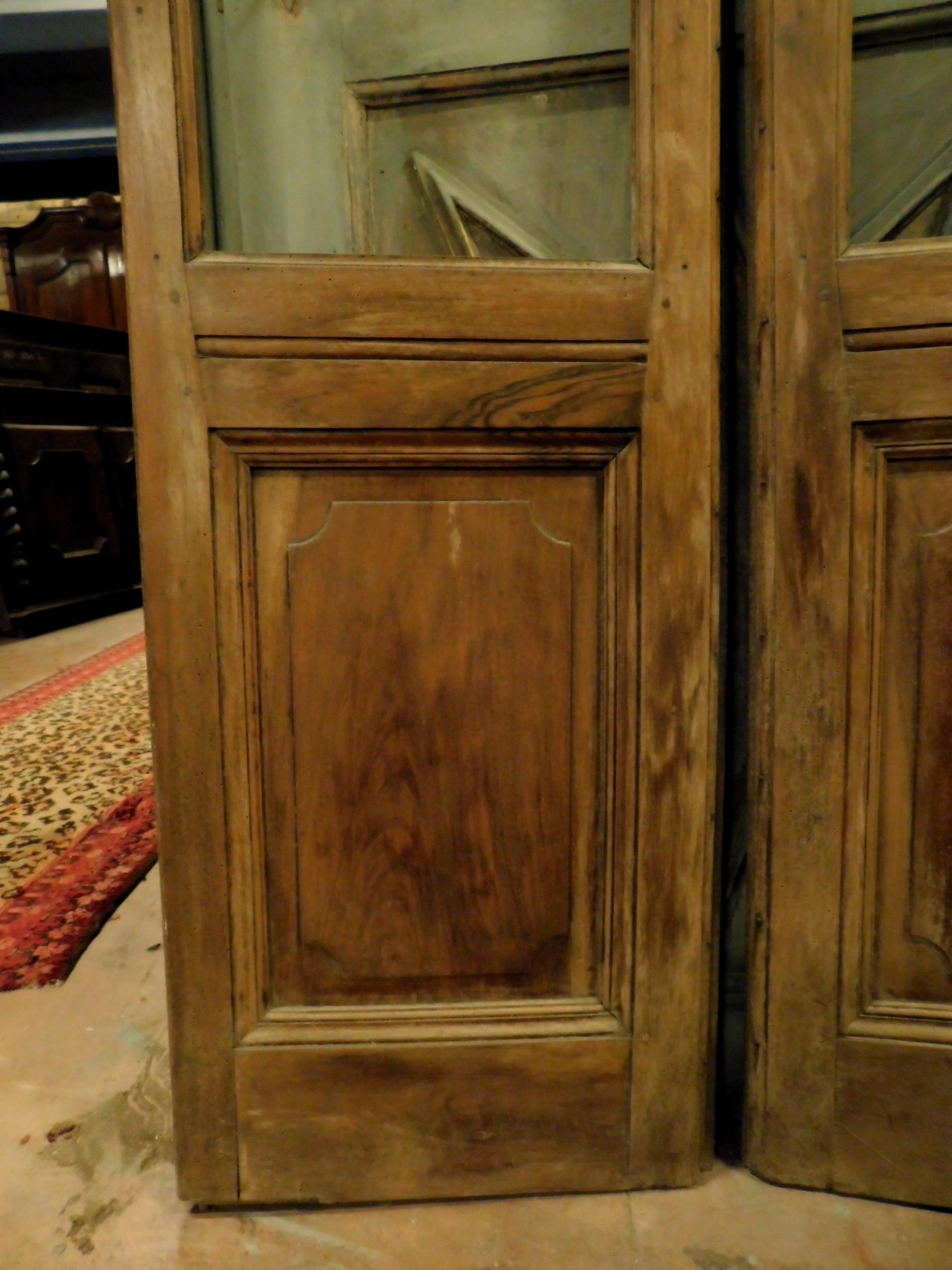 Doppelblatt-Glastür aus Nussbaumholz, geschnitzt, um restauriert zu werden, 19. Jahrhundert, Italien im Angebot 7