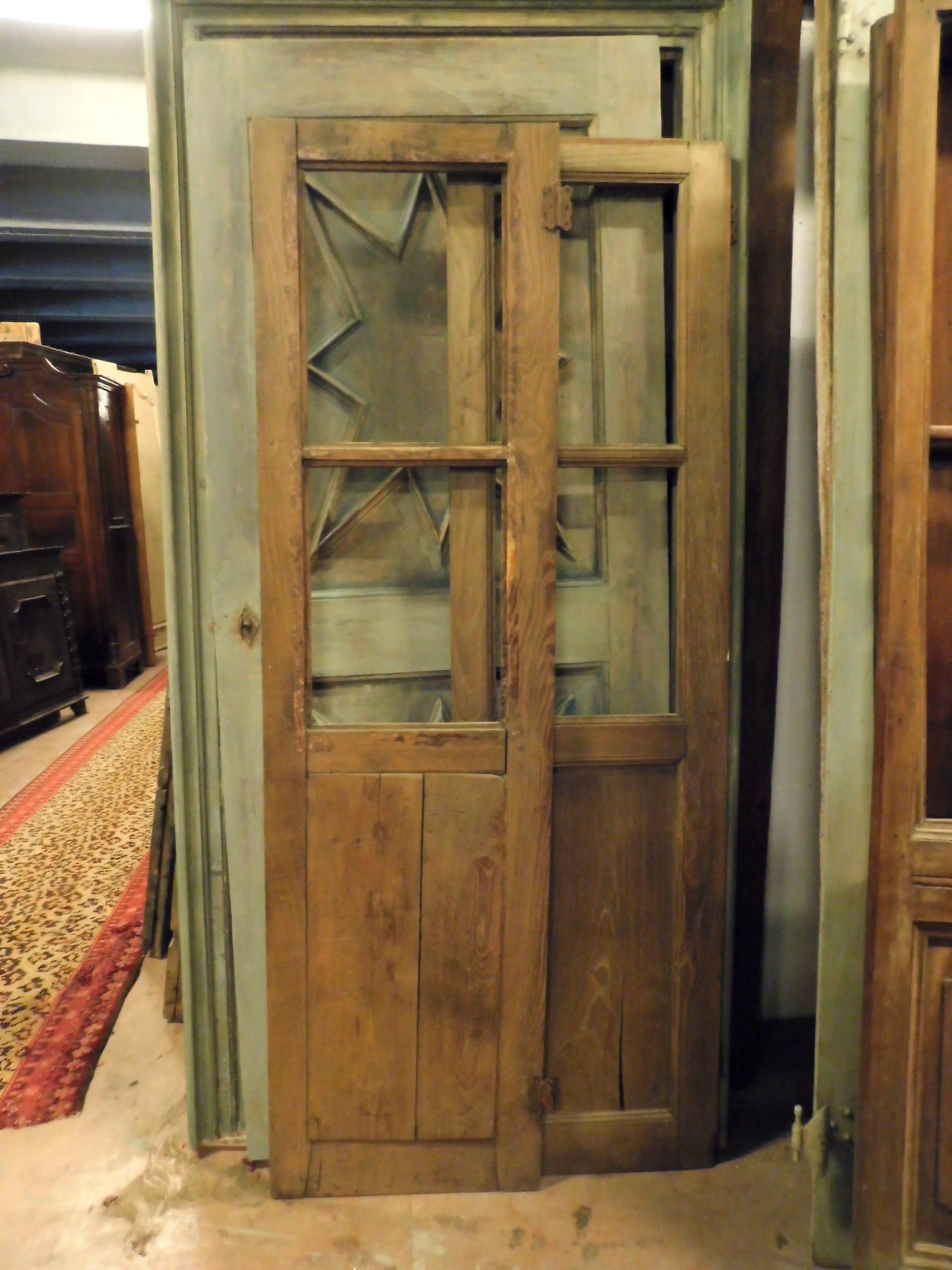 Doppelblatt-Glastür aus Nussbaumholz, geschnitzt, um restauriert zu werden, 19. Jahrhundert, Italien im Angebot 1