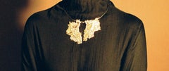 Double Leaf Textured Wire Necklace in 18K Yellow Gold