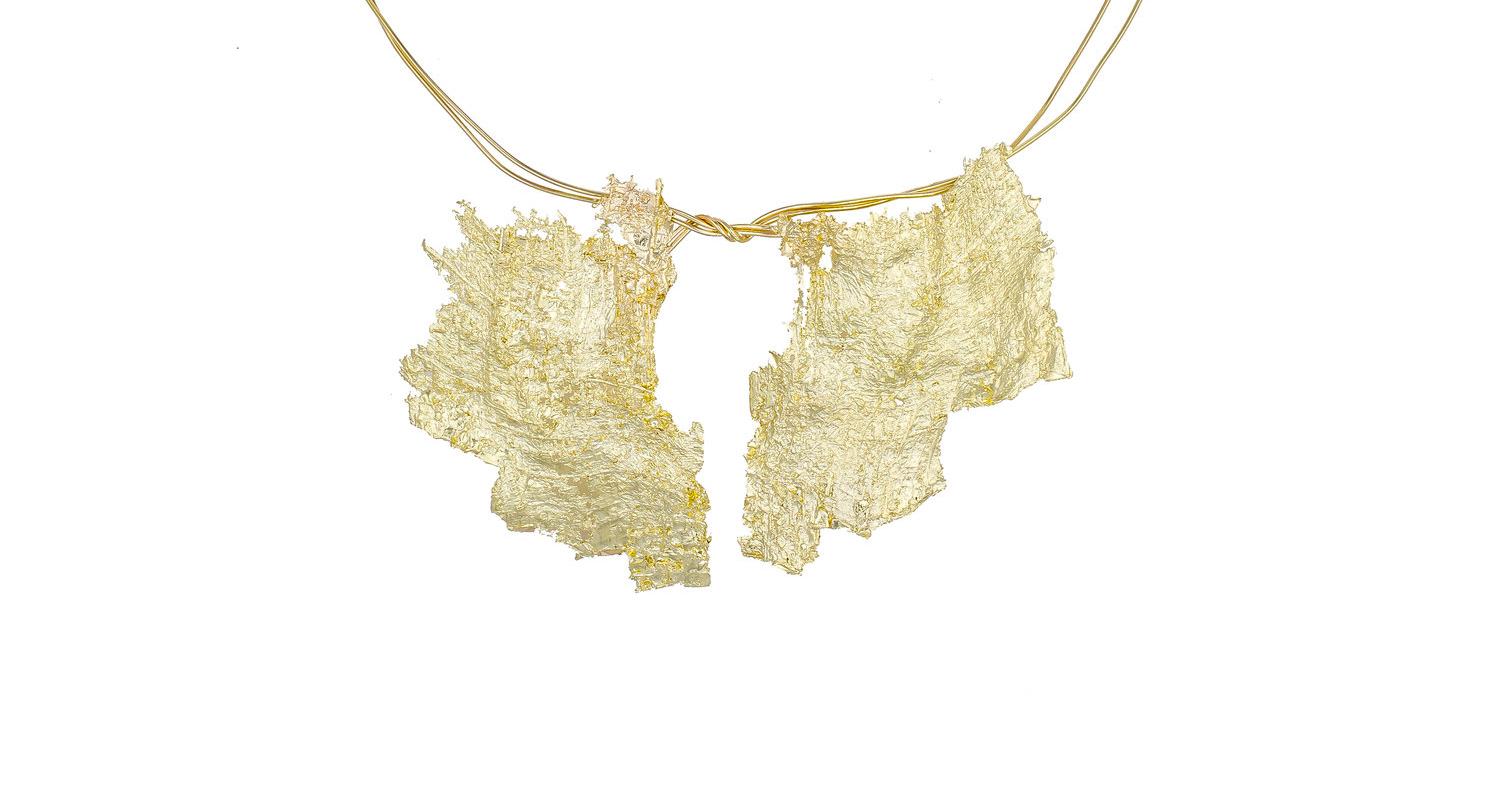 Artist Double Leaf Textured Wire Necklace in 18K Yellow Gold For Sale