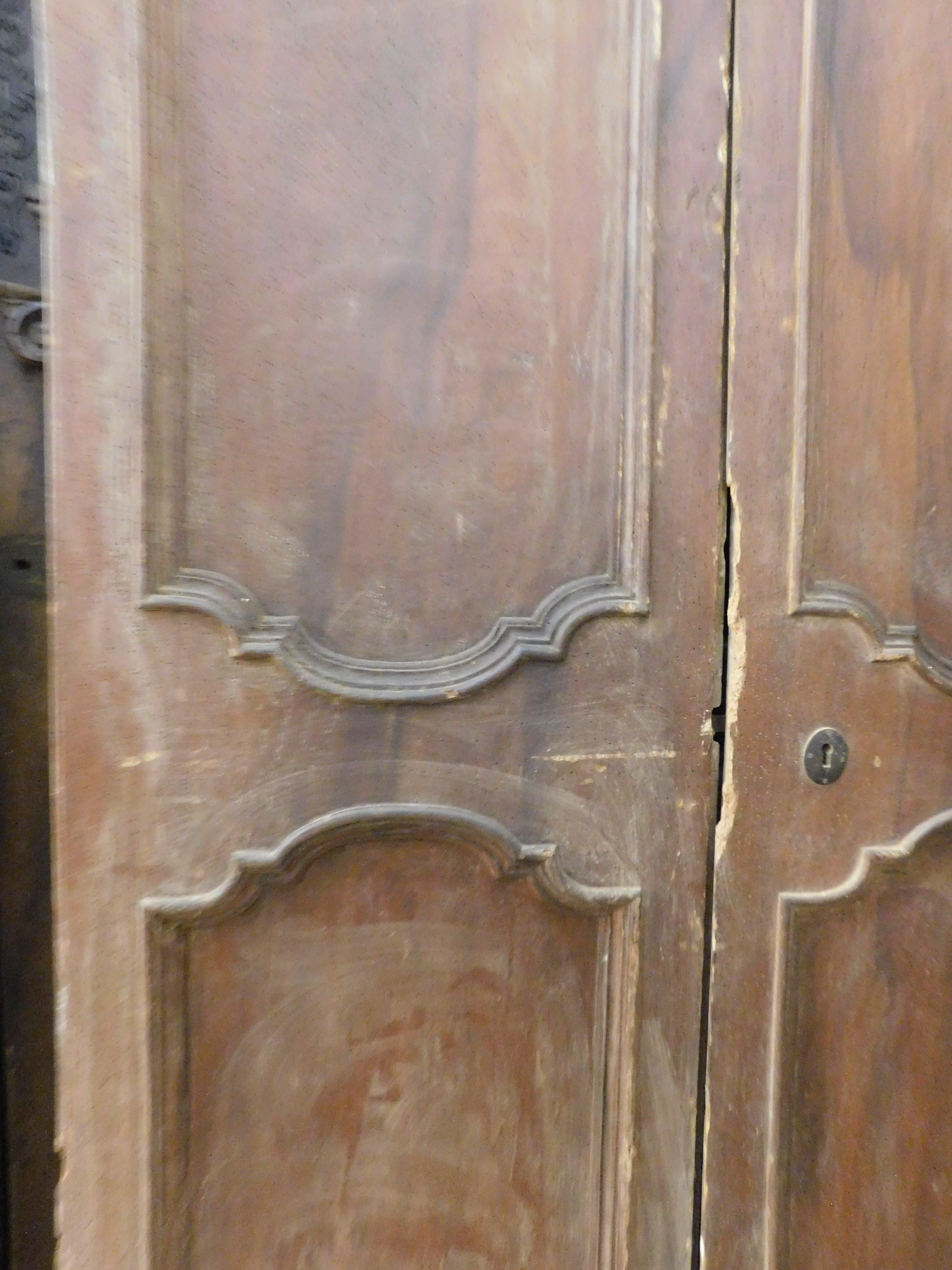 Porte à double feuille avec panneaux sculptés, Italie Bon état - En vente à Cuneo, Italy (CN)