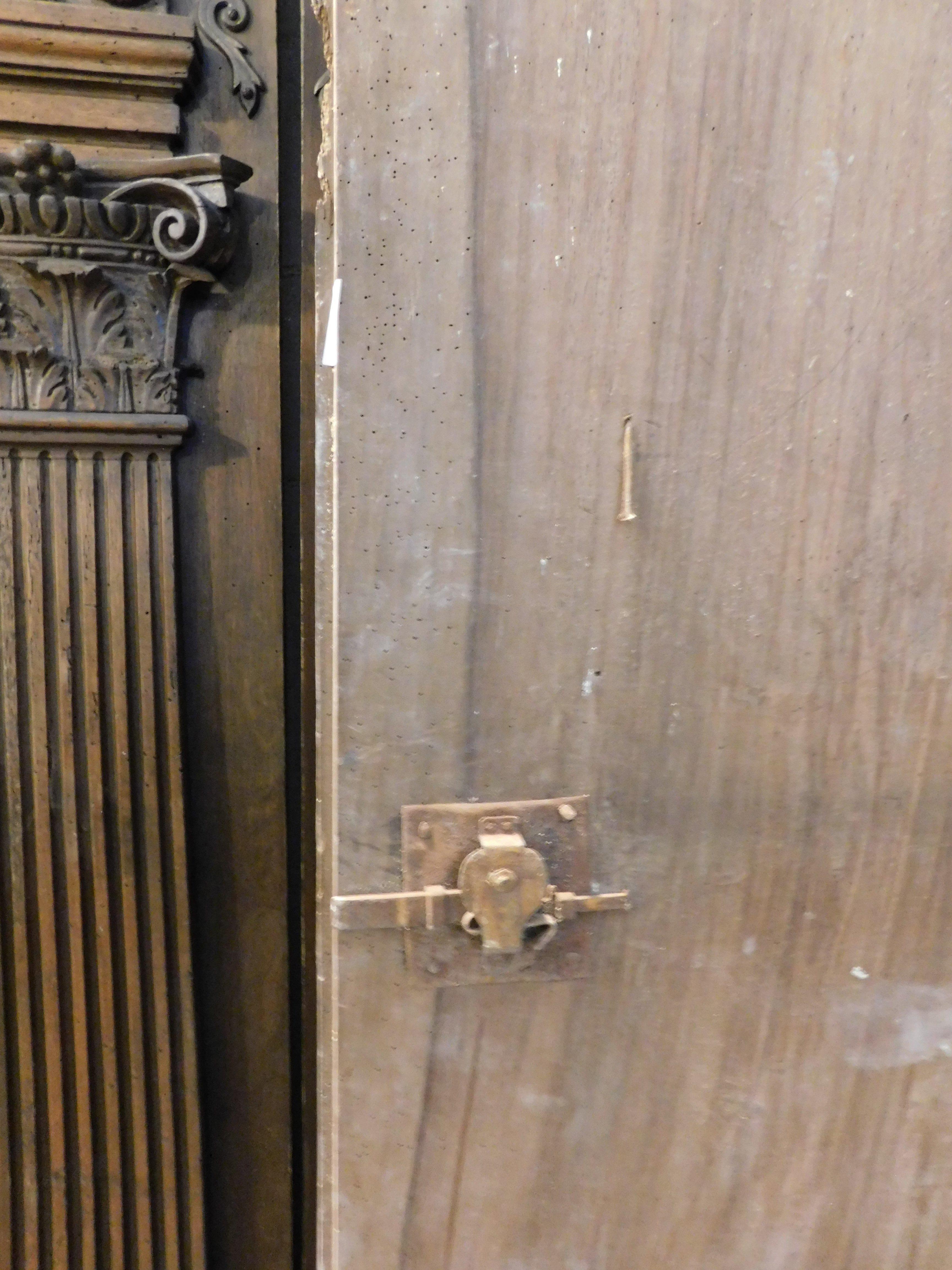 Porte à double feuille avec panneaux sculptés, Italie en vente 1