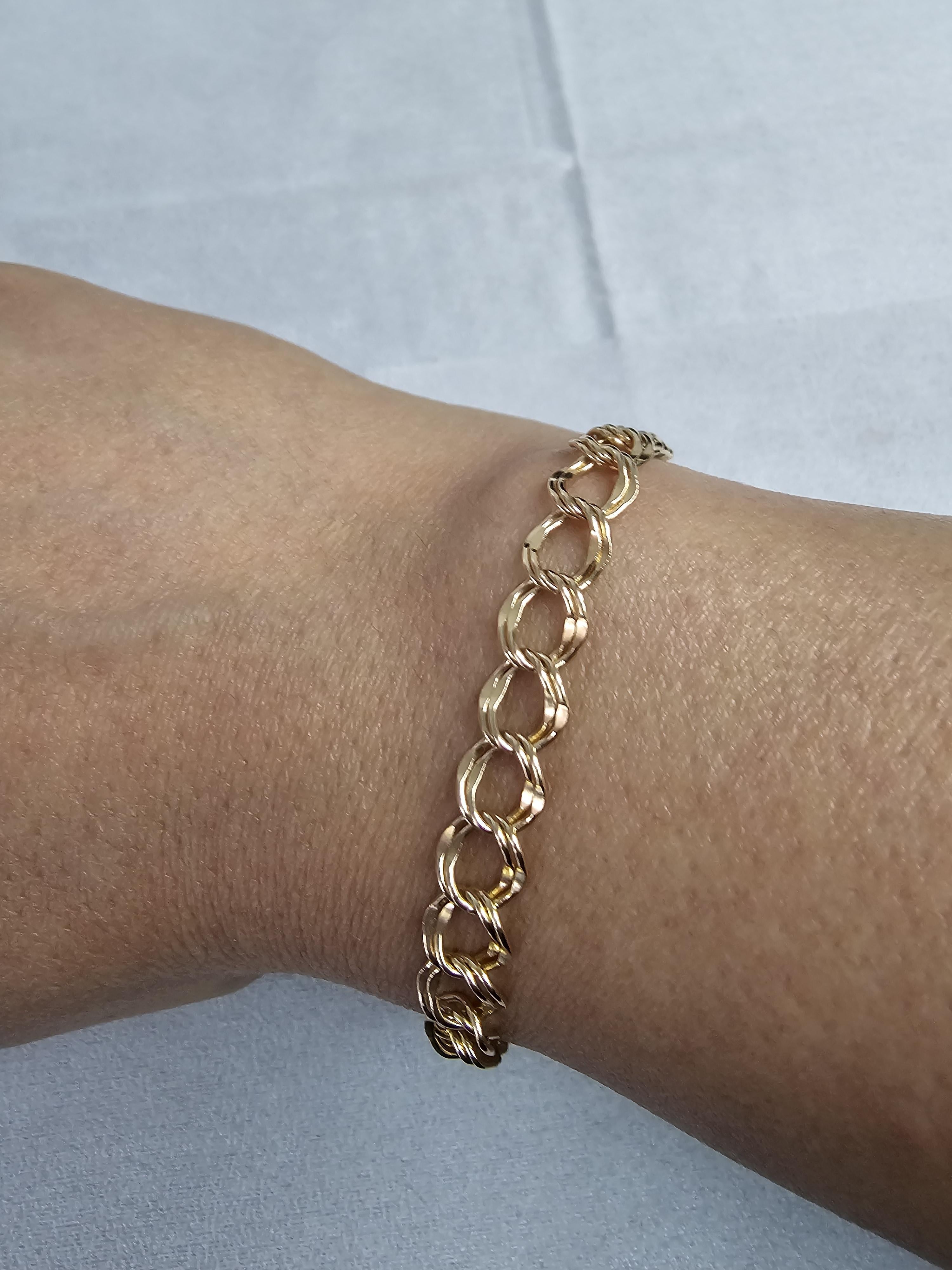 ♥ Product Summary ♥

Details: Double Circle Charm Link Bracelet 
Metal: 14k Yellow Gold
Weight: 5-6 grams
Width: 7.3mm
Length: 6/6.5 inches
Closure: Lobster

Bracelet is solid 14k Gold, not filled or plated