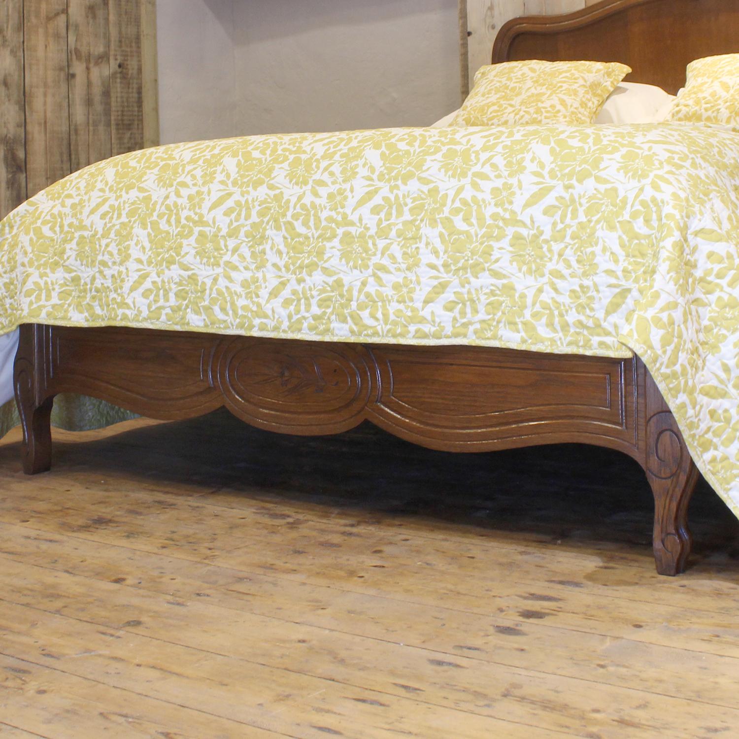 Double Louis XV Platform Antique Bed in Oak - WD56 In Good Condition In Wrexham, GB
