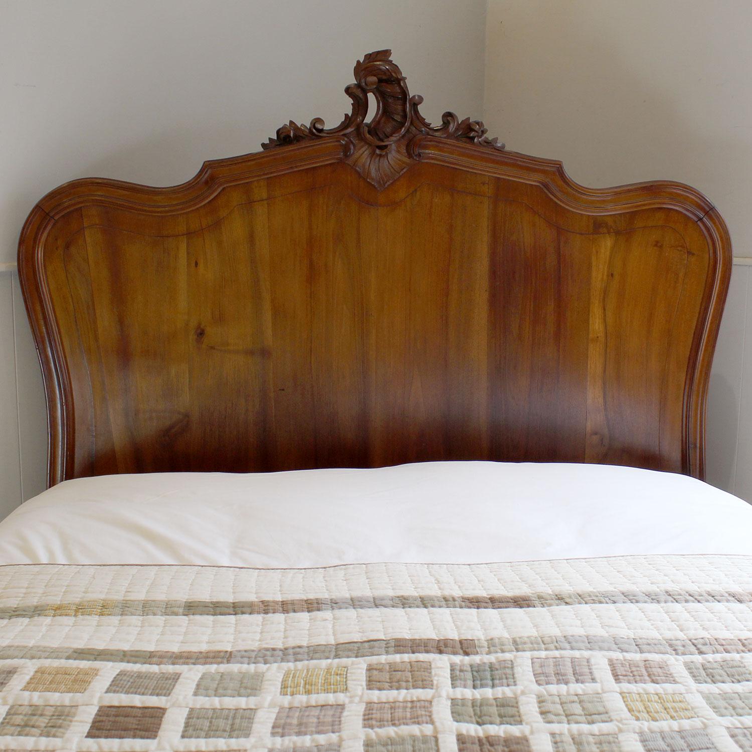 Double Louis XV Style Platform Antique Bed in Walnut - WD58 2