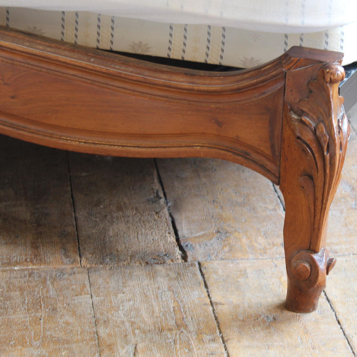 Double Louis XV Style Platform Antique Bed in Walnut - WD58 4