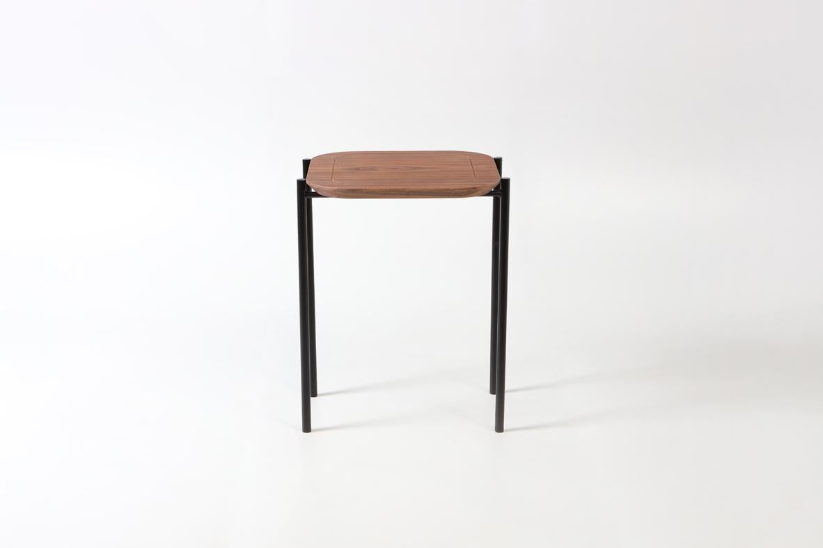 Brésilien Table d'appoint moderniste double « Zal », acier peint et bois naturel en vente