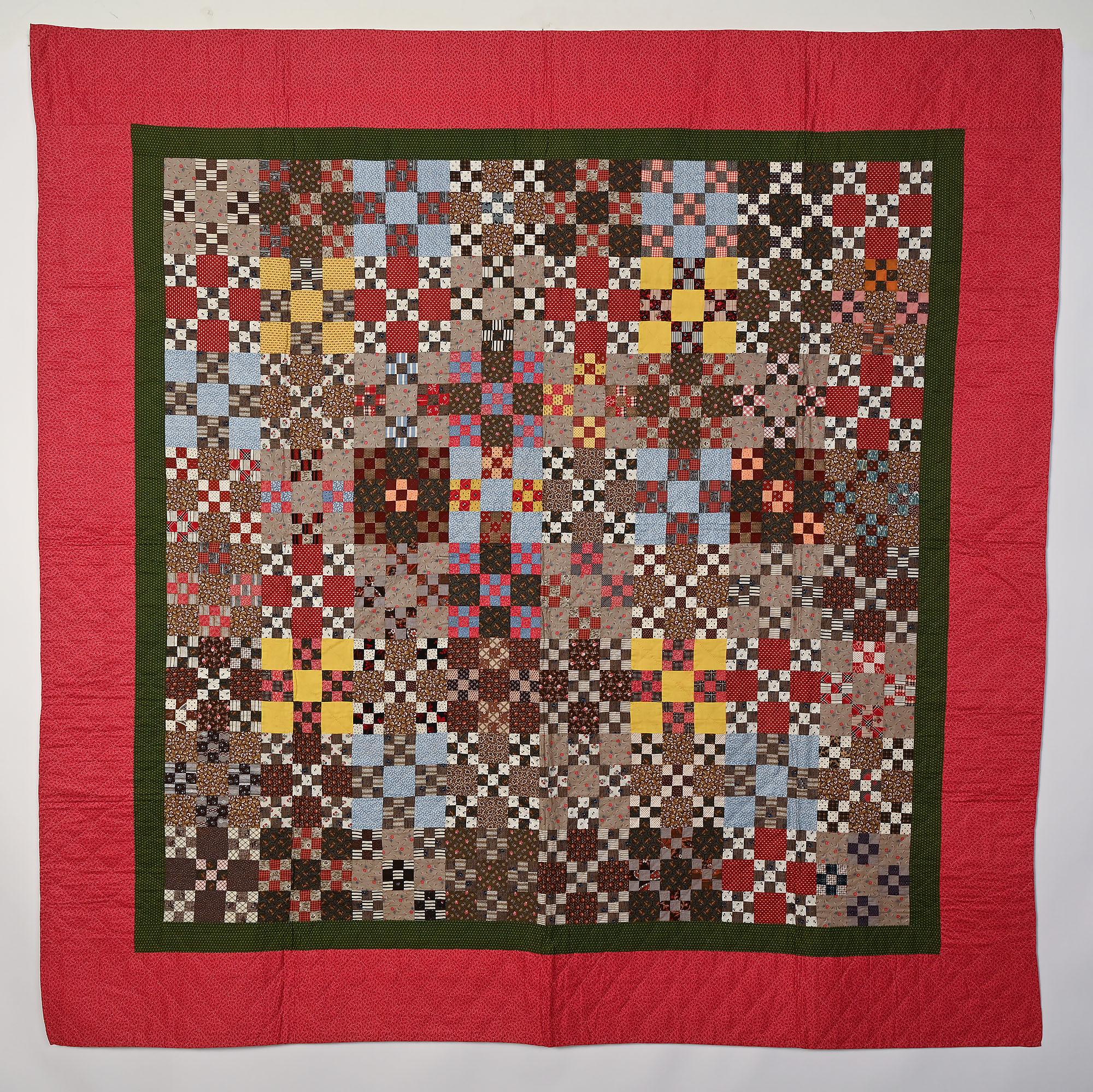Dieser fein gearbeitete Double Nine Patch-Quilt ist so knackig und frisch wie an dem Tag, an dem er in den 1880er Jahren hergestellt wurde. Der Quilt hat eine schöne Auswahl an bedruckten Stoffen. Jedes Quadrat misst nur 3/4