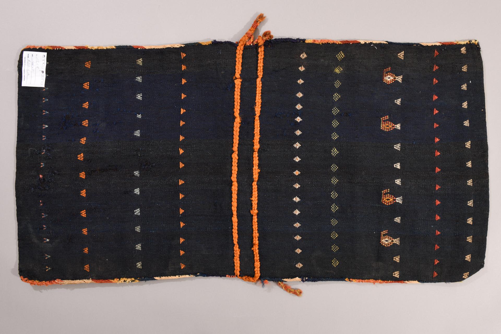 Doppelte Satteltasche Nomadic Saddlebag (Zentralasiatisch) im Angebot