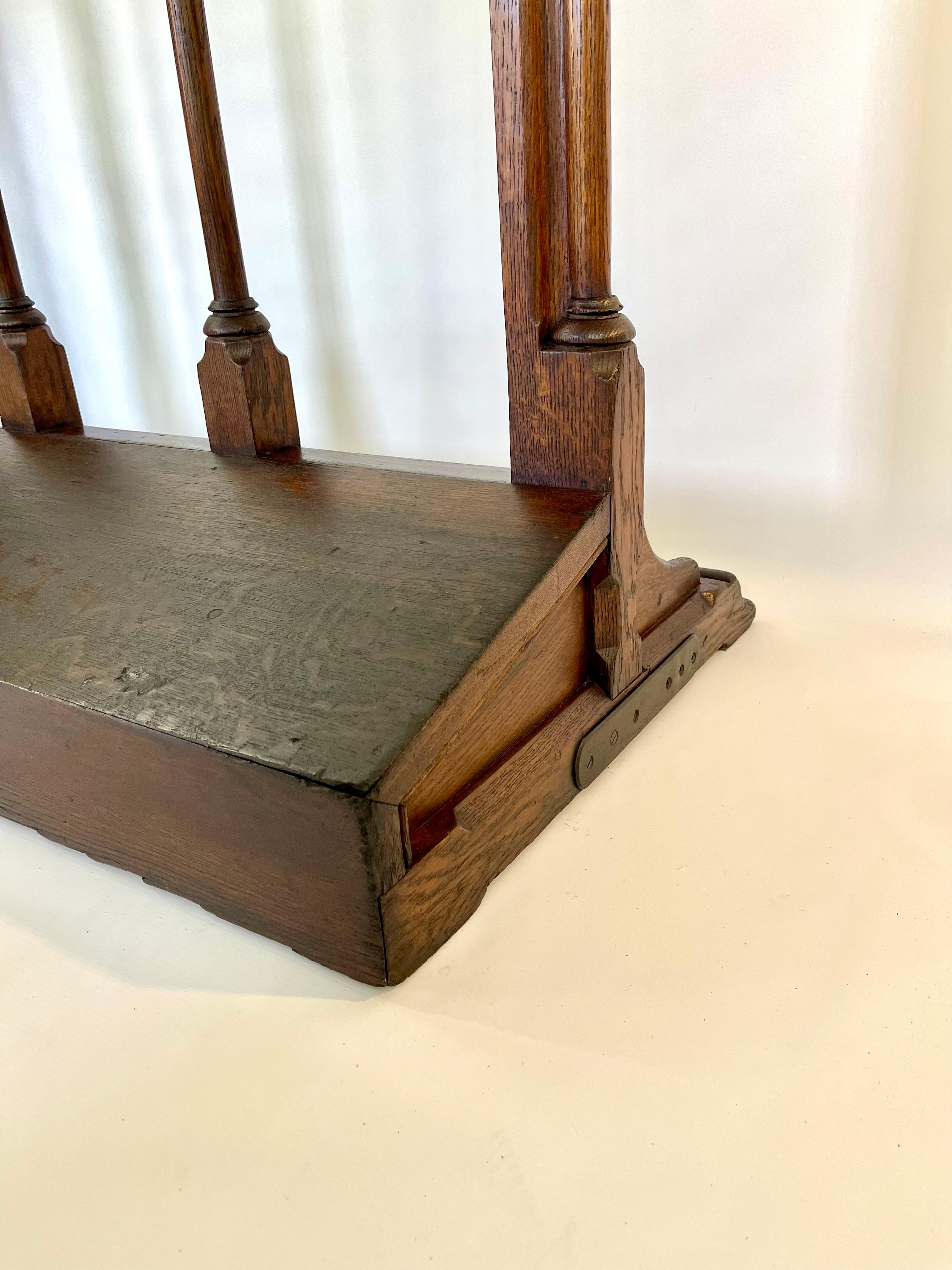 Double Oak Prie-Dieu from Notre-Dame Cathedral, Paris In Good Condition In LA FERTÉ-SOUS-JOUARRE, FR