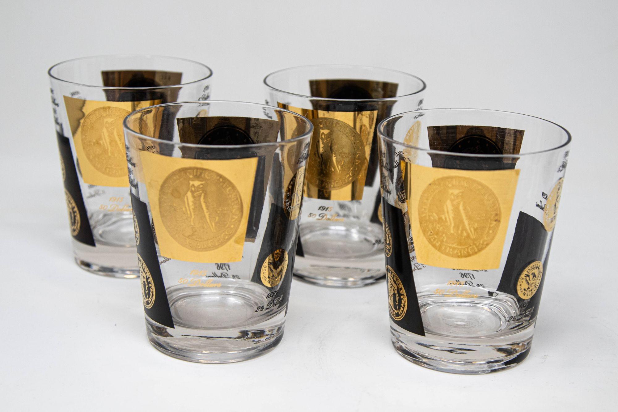 Set di 6 bicchieri da bar doppi in oro e nero di CERA Glass.
CERA di metà anni '60 in oro a 22 carati e vetro nero.
Set di 6 bicchieri doppi vecchio stile vintage di metà secolo con monete presidenziali stampate in oro.
Gli occhiali riportano la