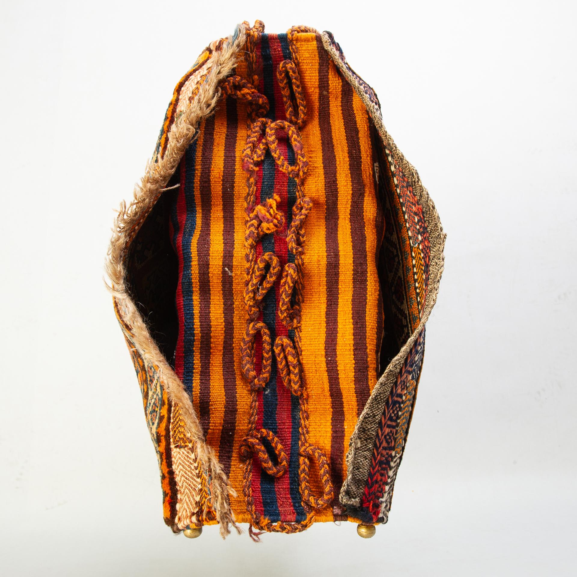 nr. 894 - Double oriental saddle bag, loom woven with wool dyed with vegetable substances.
It can be hung on a wall or placed on an easel and serve as a newspaper holder. With two paddings it becomes a pleasant pillow with backrest.
On request I can