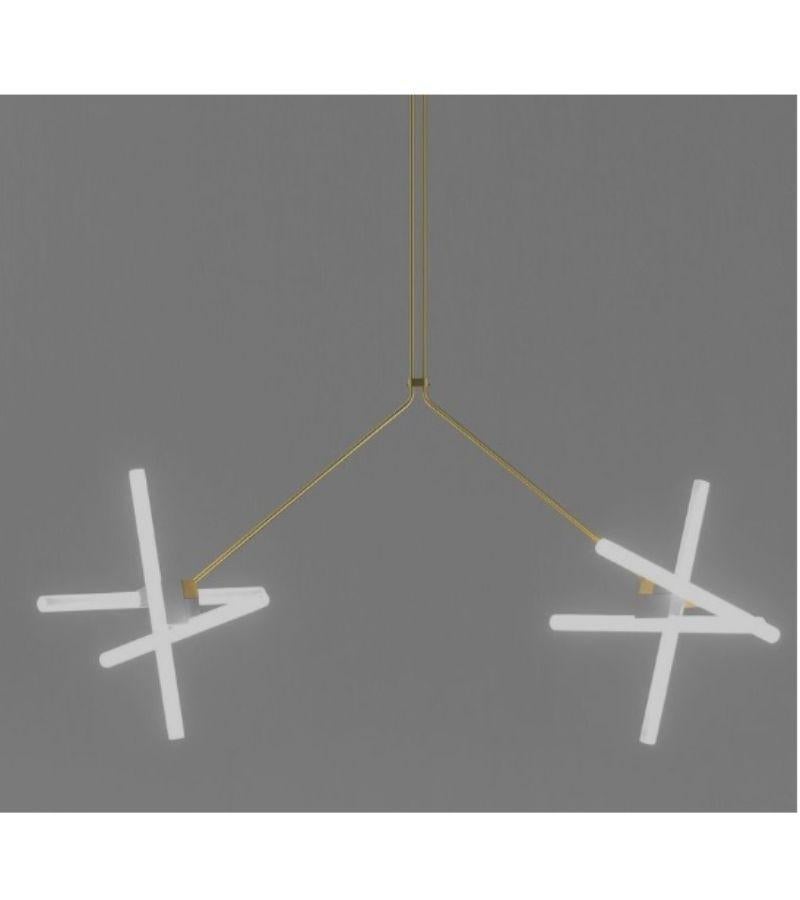 Lampada a sospensione doppia Olvidada di Pepe Cortes
Dimensioni: Diametro 140 x H. 302 cm 
Materiali: Struttura in acciaio con finitura rame brillante e nucleo portalampada in acciaio cromato.
Linestras LED de 9W S14D 3x9W LED adatto per 110 v. e