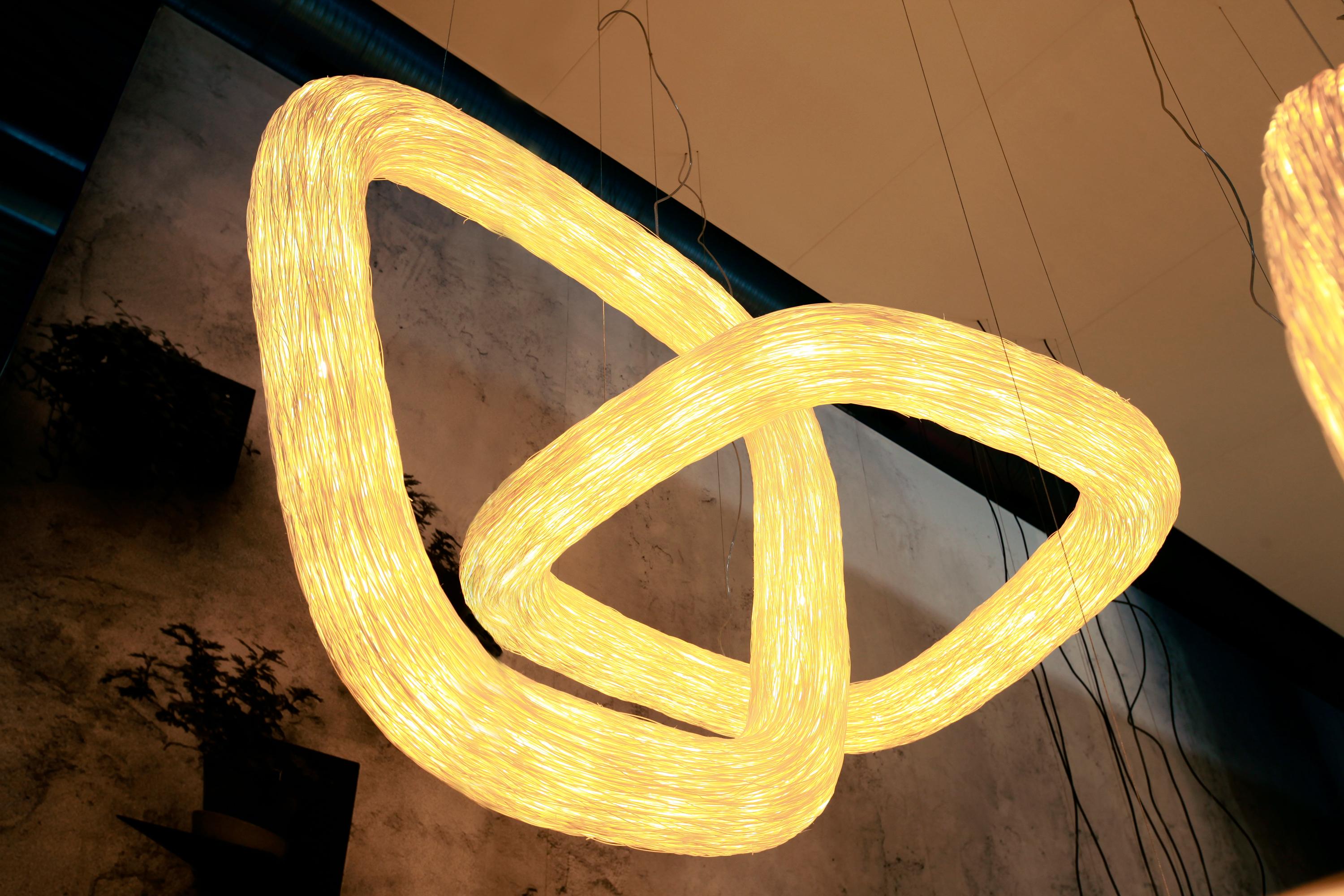 Thaïlandais Double Orbit par Ango, pièce de conception d'éclairage artisanale en vente