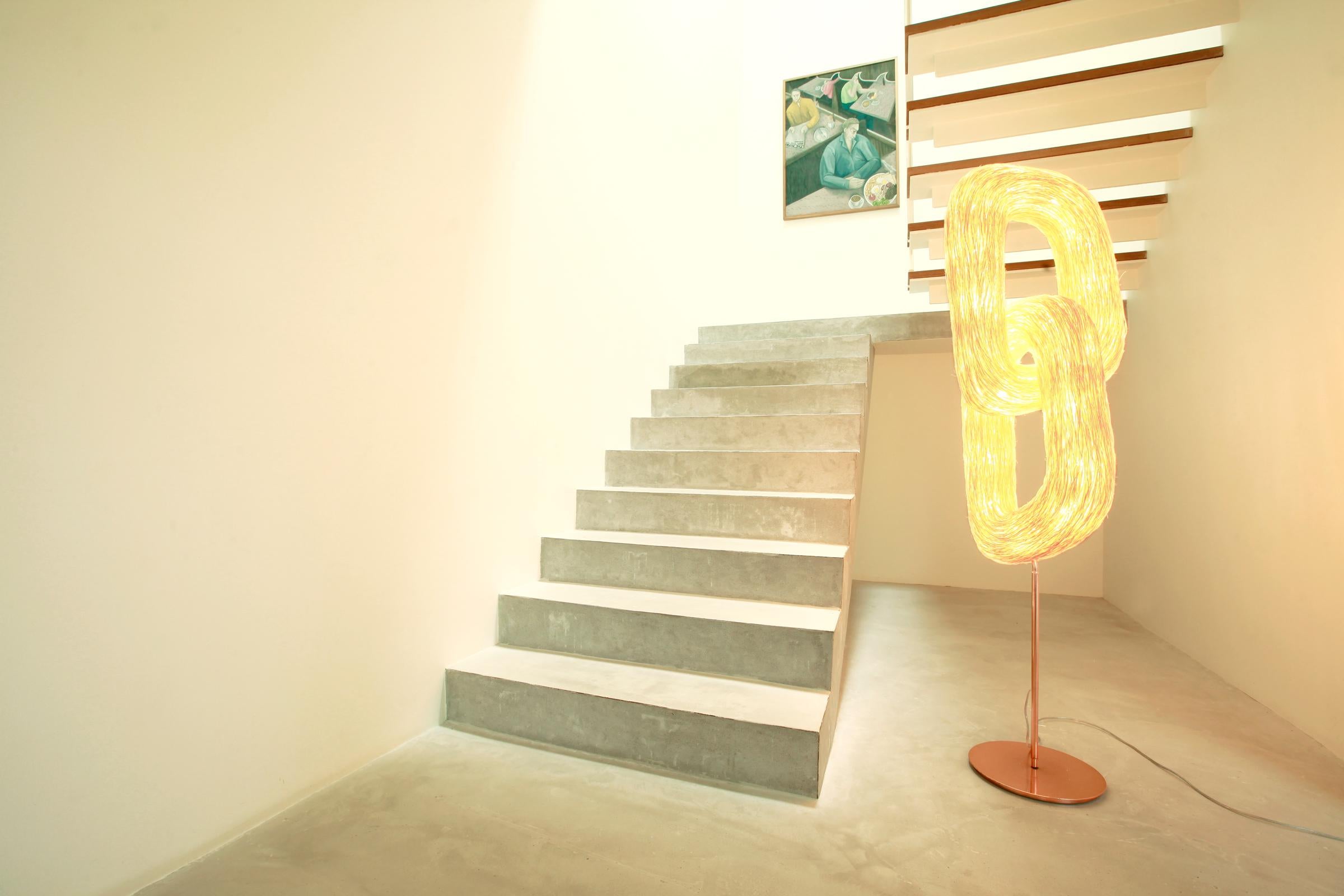 Double Orbit „Floor“ von Ango, architektonische Stehlampe mit natürlichem Rattan im Zustand „Neu“ im Angebot in Bangkok, TH
