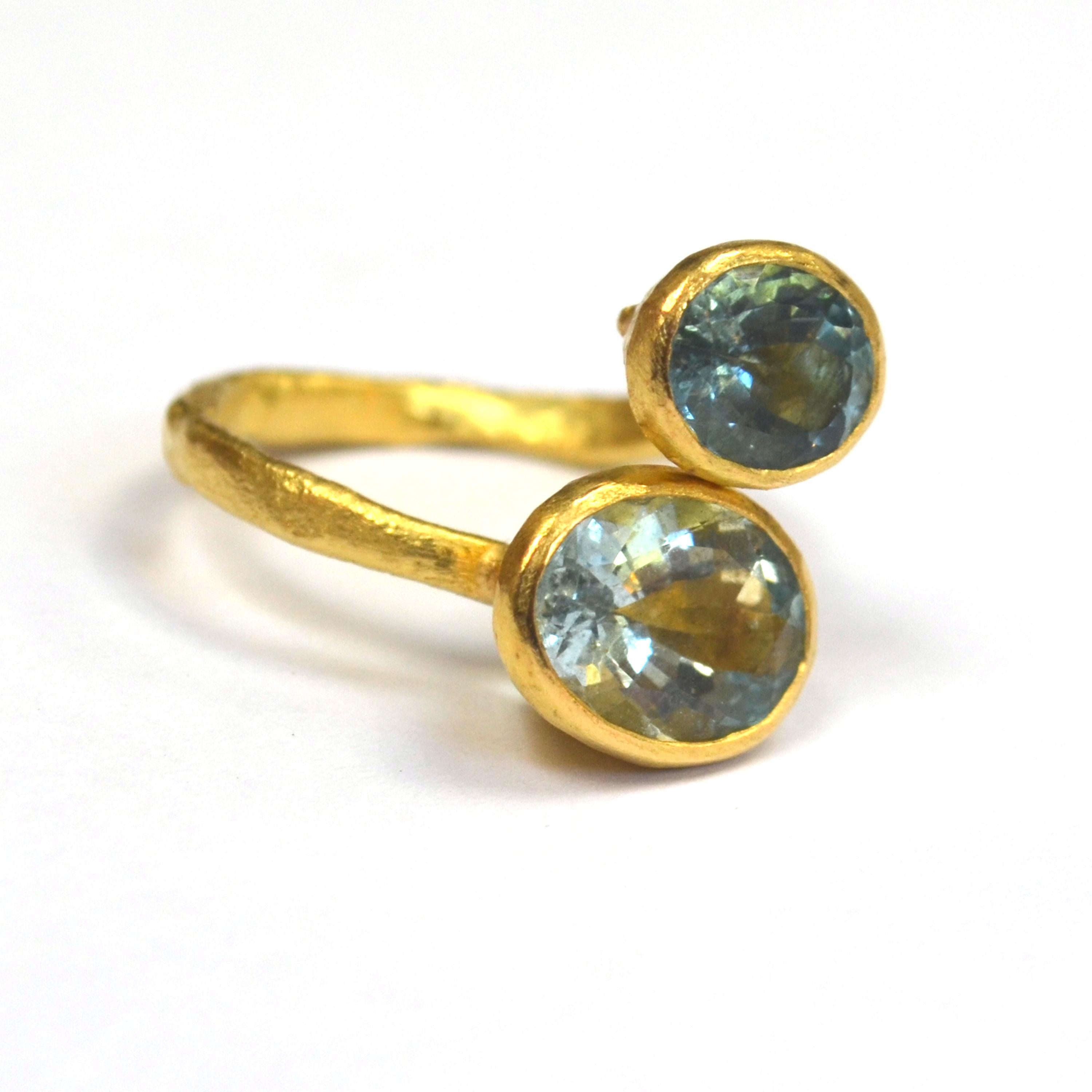 Contemporary Double Oval Aquamarine 18 Karat Gold Textured Ring Handmade by Disa Allsopp For Sale