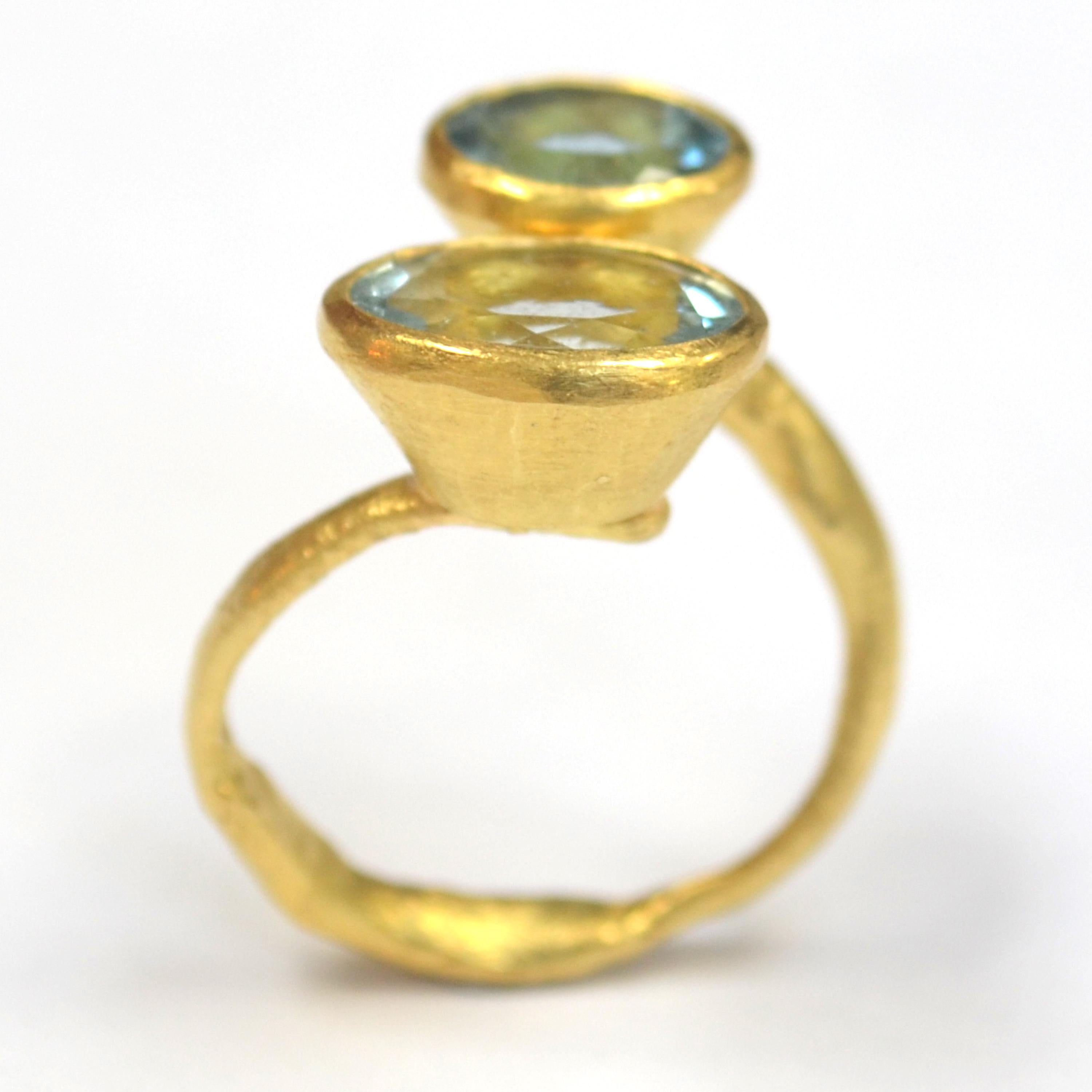 Double Oval Aquamarine 18 Karat Gold Textured Ring Handmade by Disa Allsopp In New Condition For Sale In London, GB