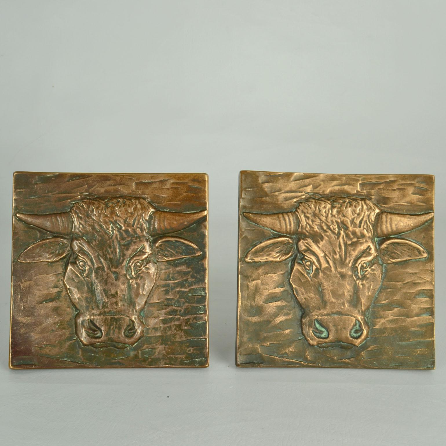 Européen Paire de poignées de porte push-pull architecturales en bronze avec taureau pour portes doubles en vente