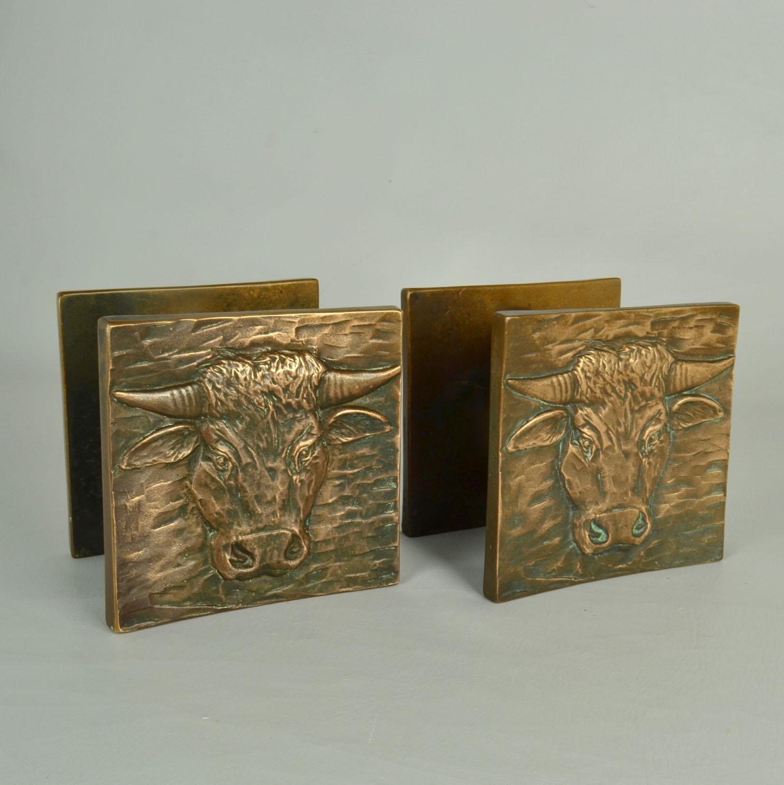 Bronze Paire de poignées de porte push-pull architecturales en bronze avec taureau pour portes doubles en vente