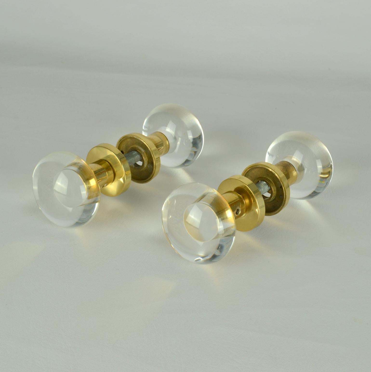 Round Push Pull Door Knobs in Acrylic and Brass for Architectural Projects In Excellent Condition For Sale In London, GB