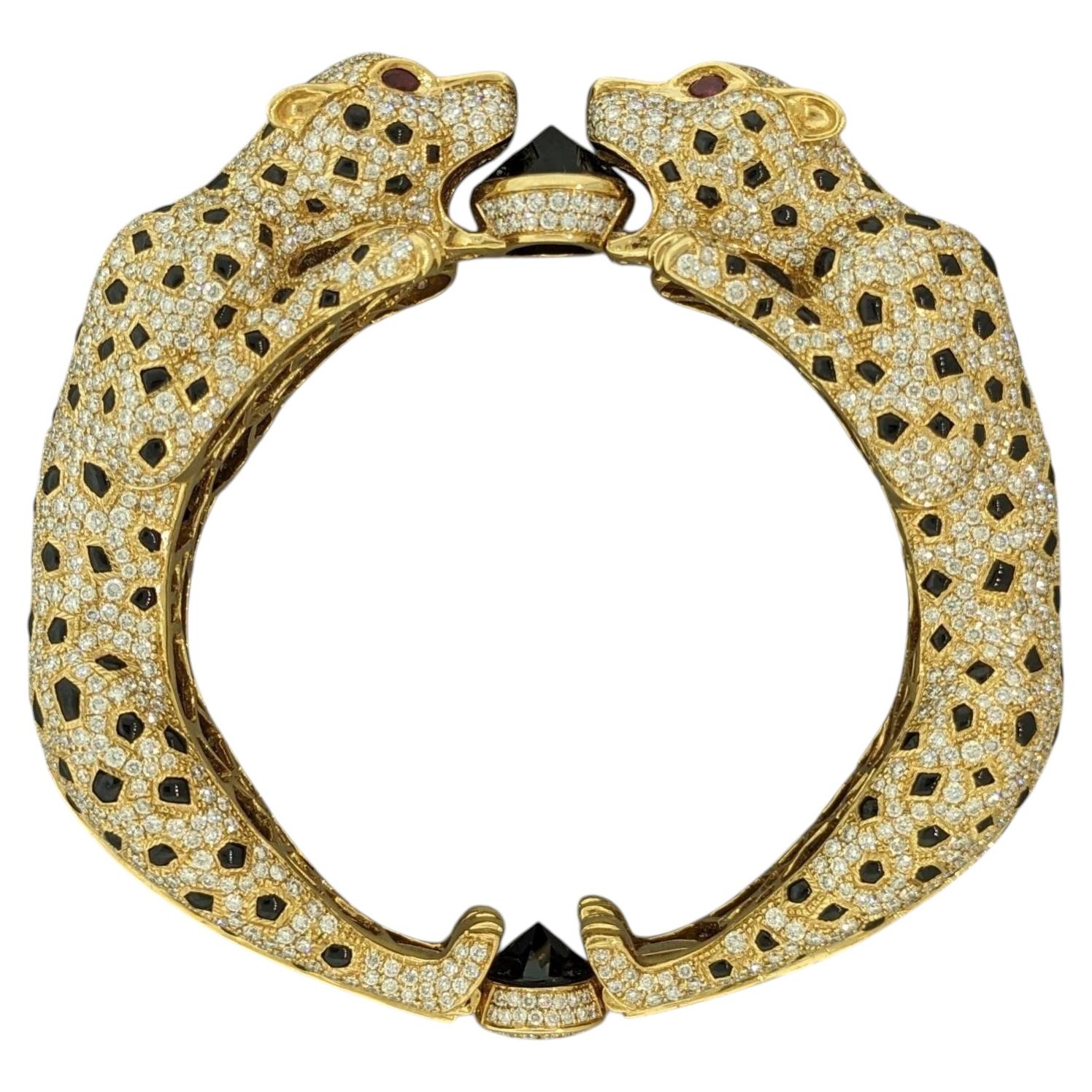 Doppel-Panther-Armreif mit Diamant-Pavé-Besatz aus 18-karätigem Gelbgold