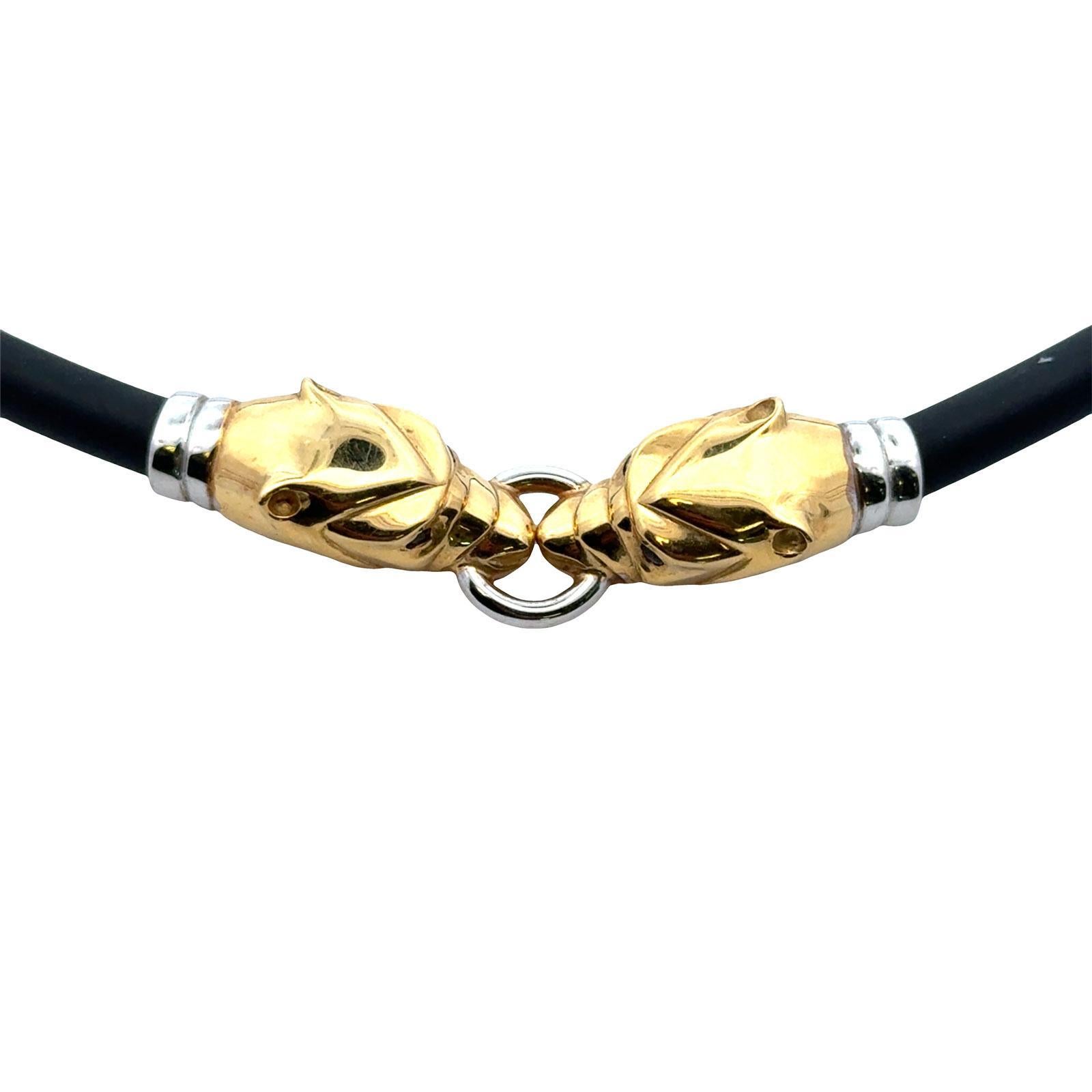 Collier double tête de panthère en or blanc et jaune 18 carats avec cordon en caoutchouc noir Excellent état - En vente à Boca Raton, FL