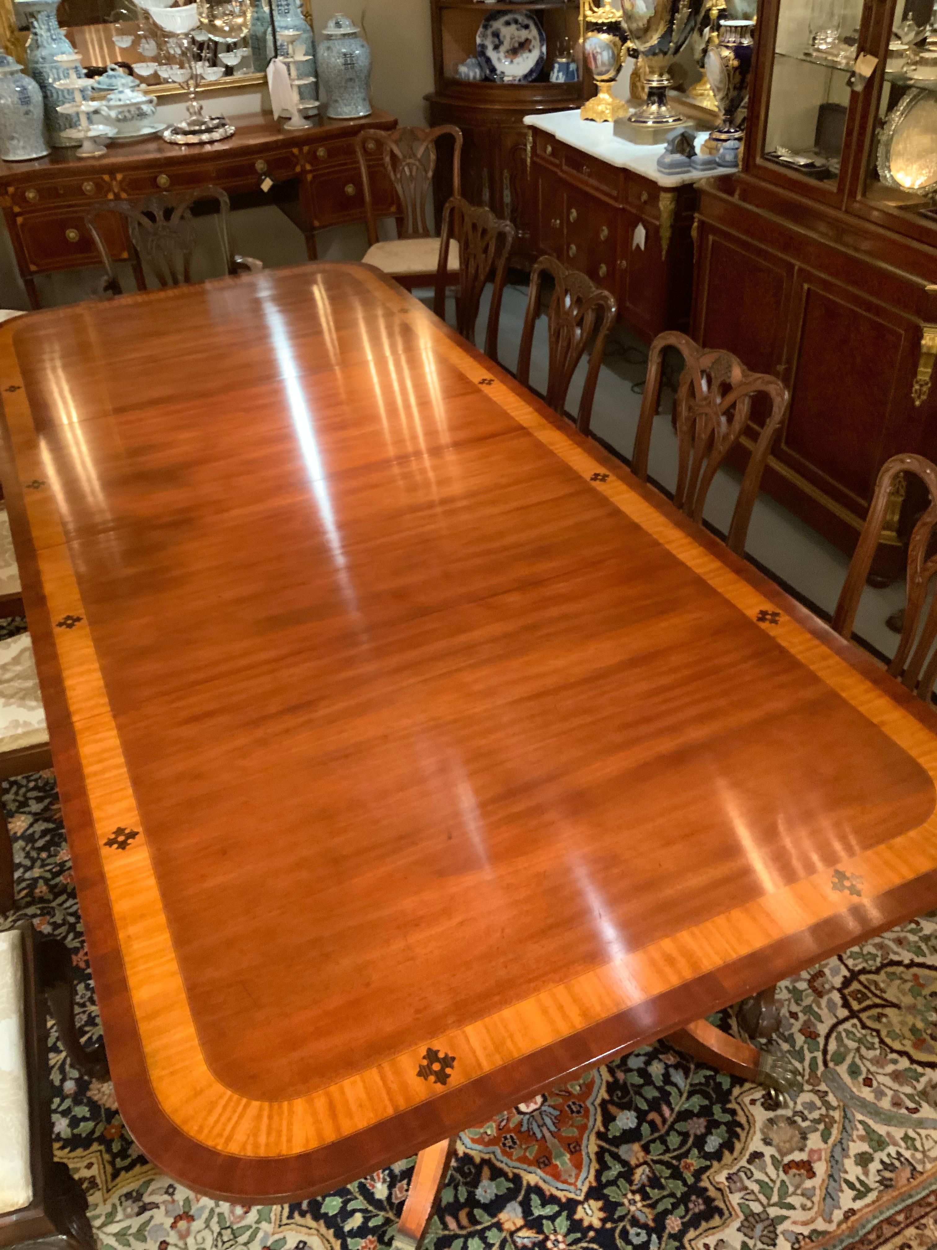 Table de salle à manger à double piédestal de style George III anglais en vente 4