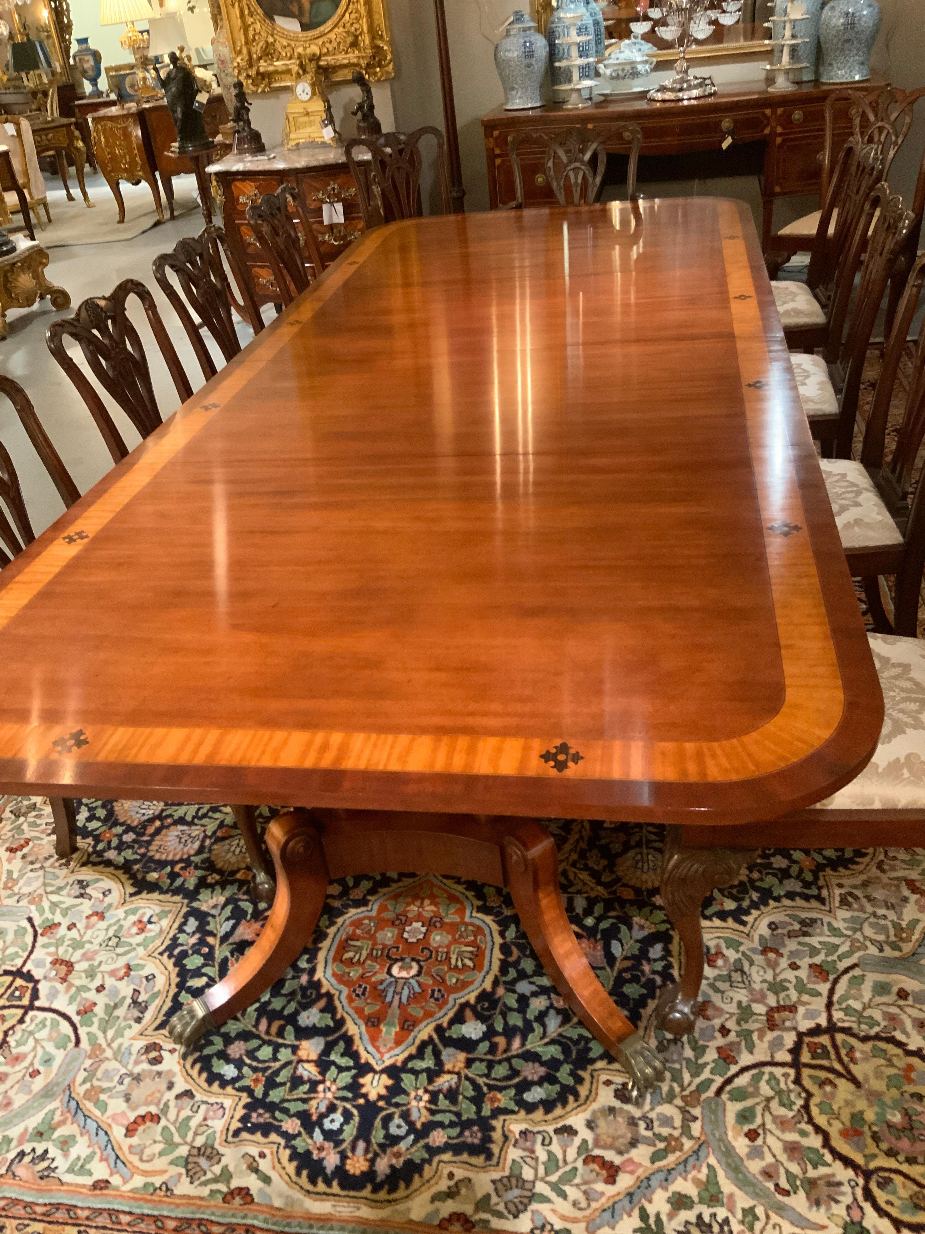 Table de salle à manger à double piédestal de style George III anglais en vente 7