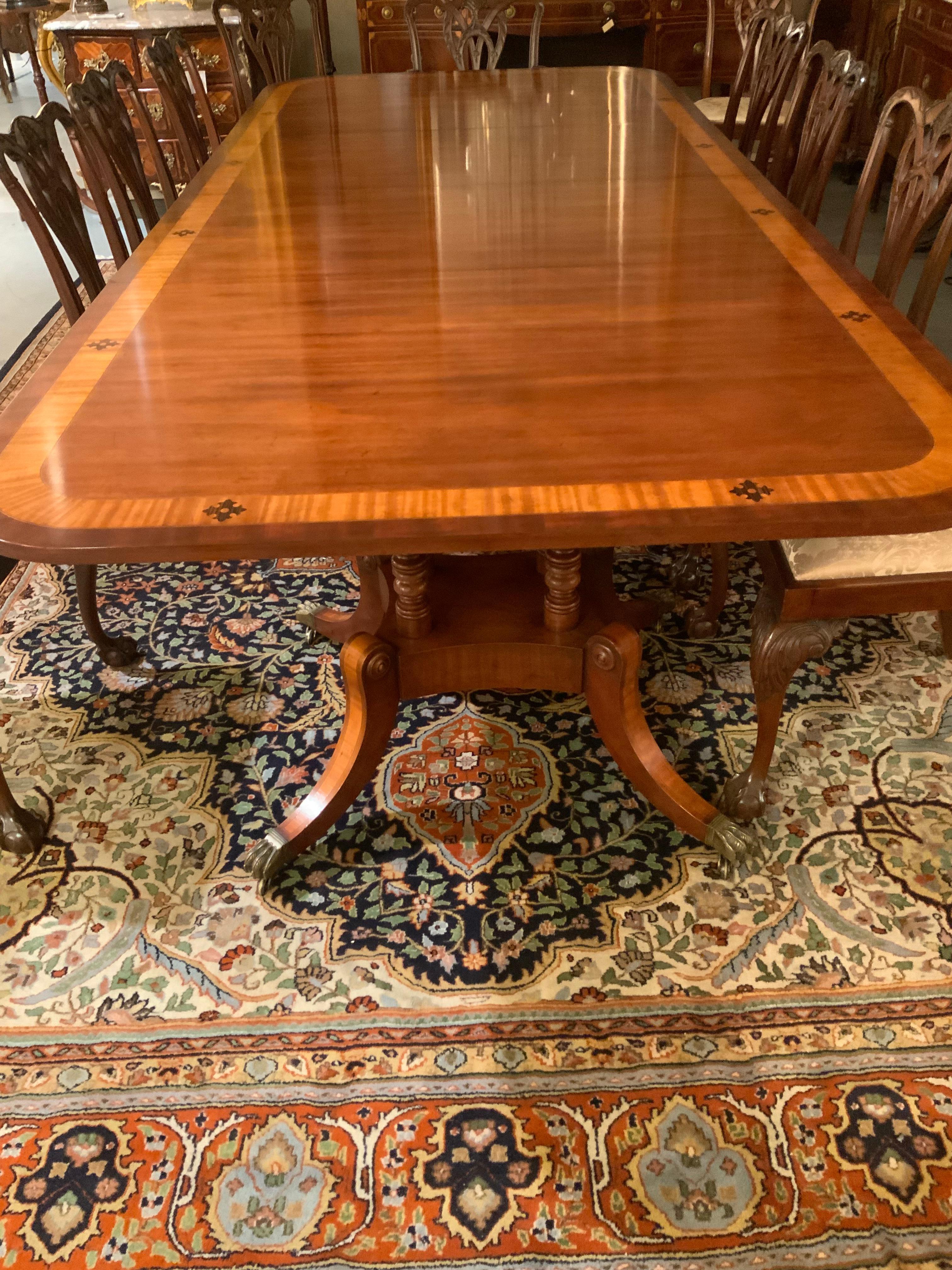 Britannique Table de salle à manger à double piédestal de style George III anglais en vente