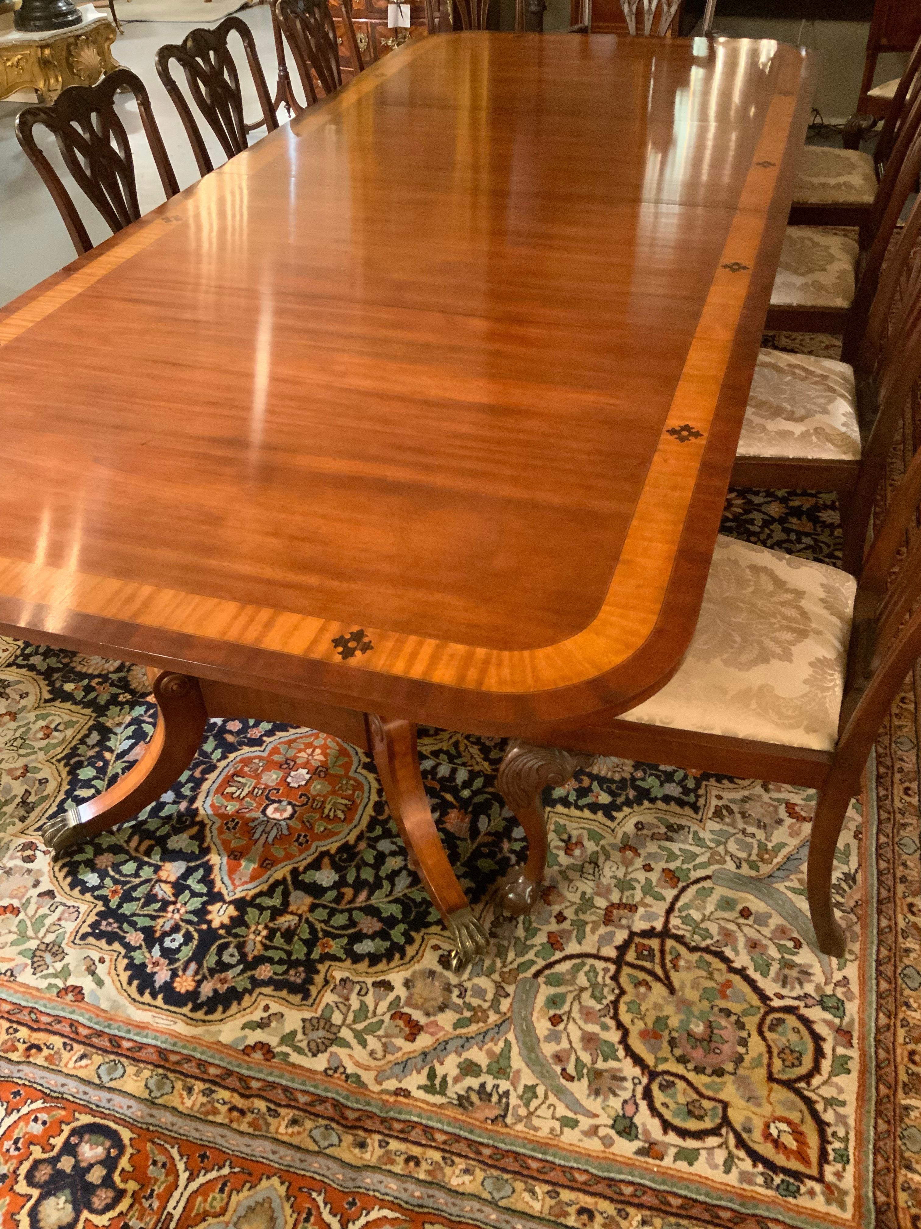 Acajou Table de salle à manger à double piédestal de style George III anglais en vente