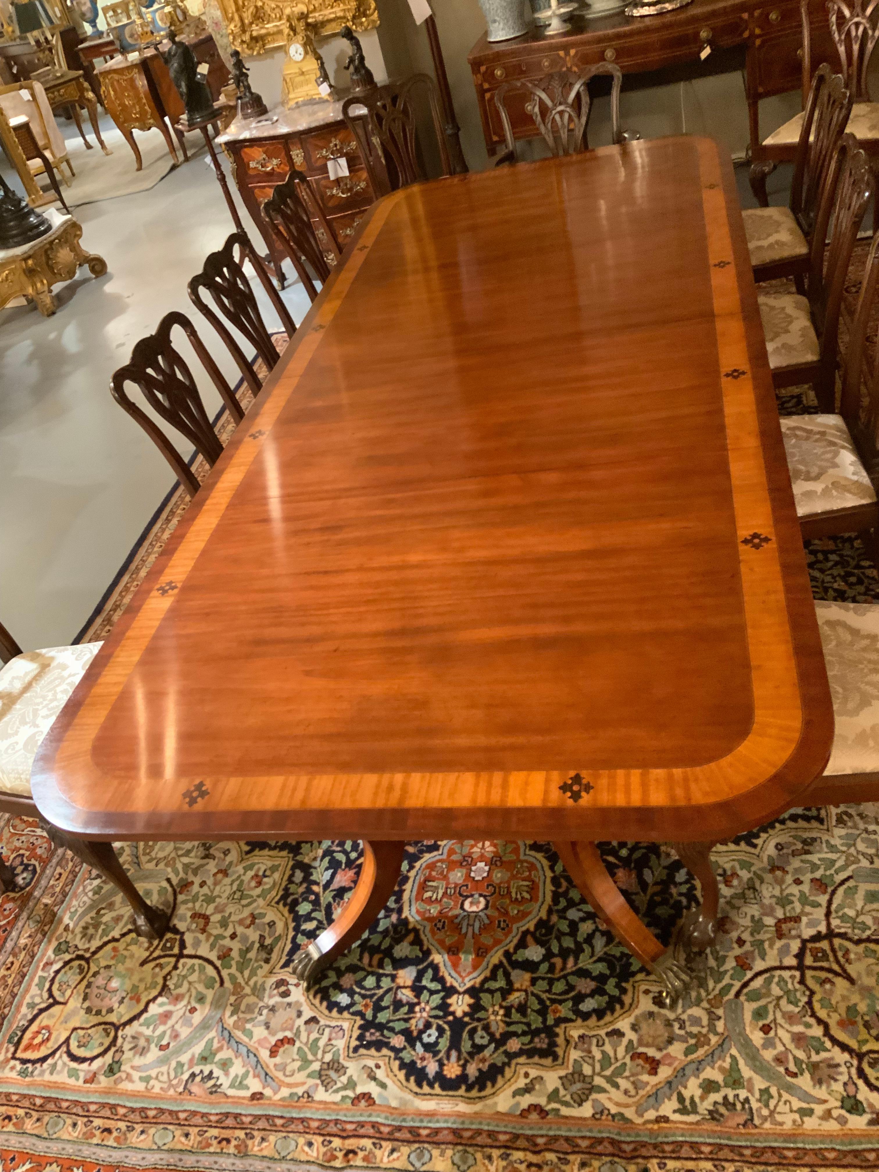 Table de salle à manger à double piédestal de style George III anglais en vente 1