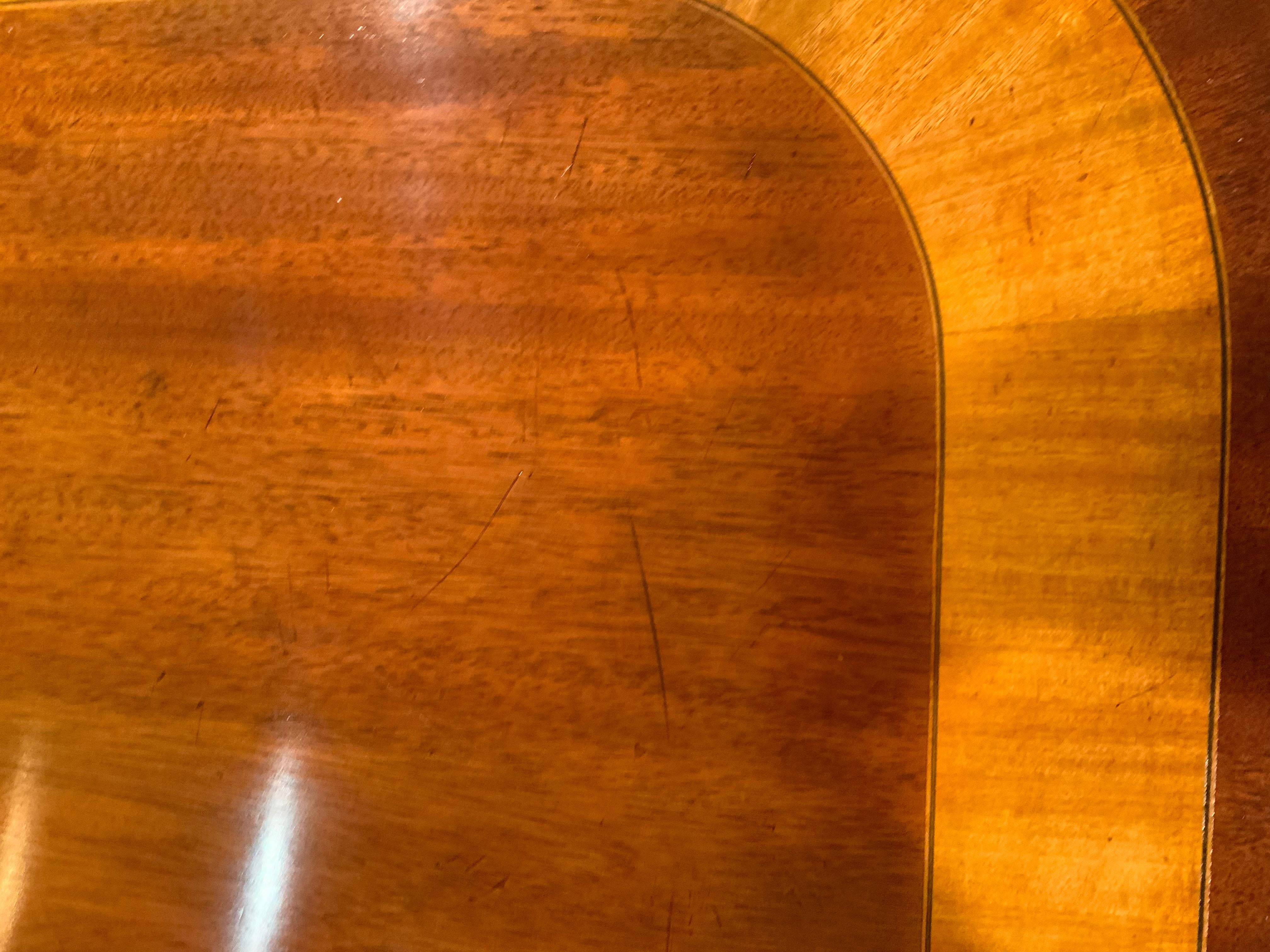 Table de salle à manger à double piédestal de style George III anglais en vente 3