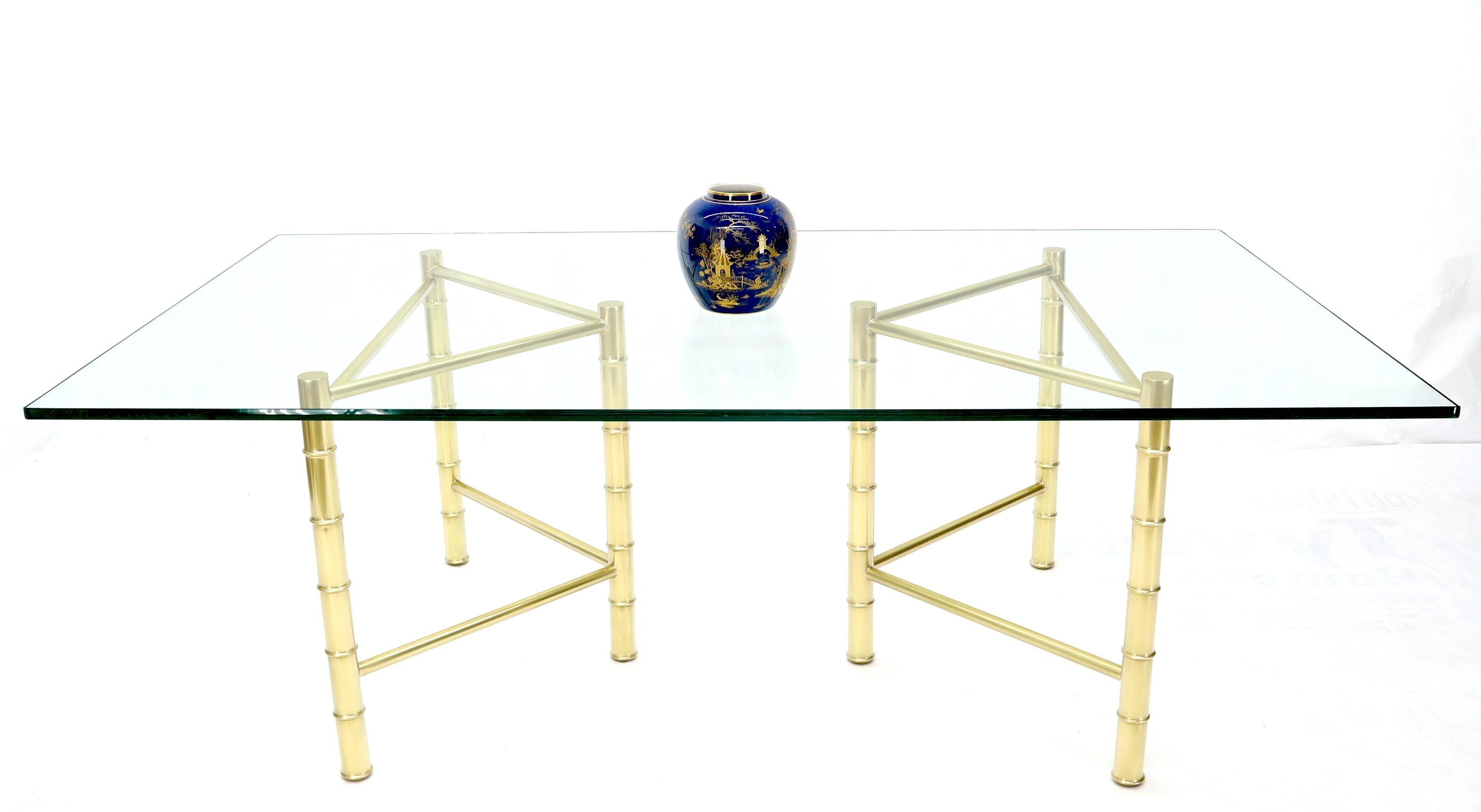 Table de conférence à double piédestal en laiton et plateau en verre de bambou en vente 2