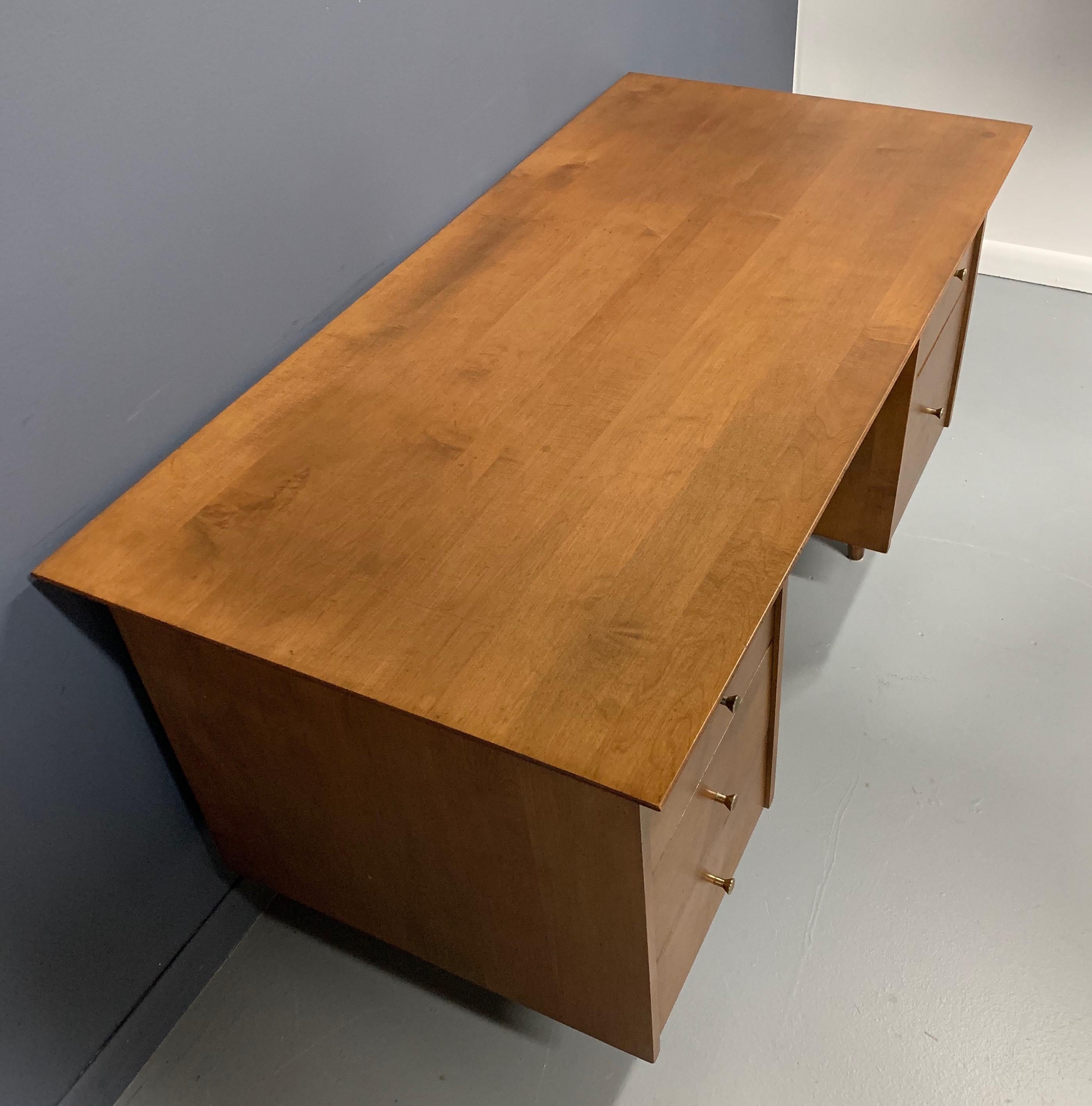 Double Pedestal Planner Group Desk by Paul McCobb In Good Condition In Philadelphia, PA