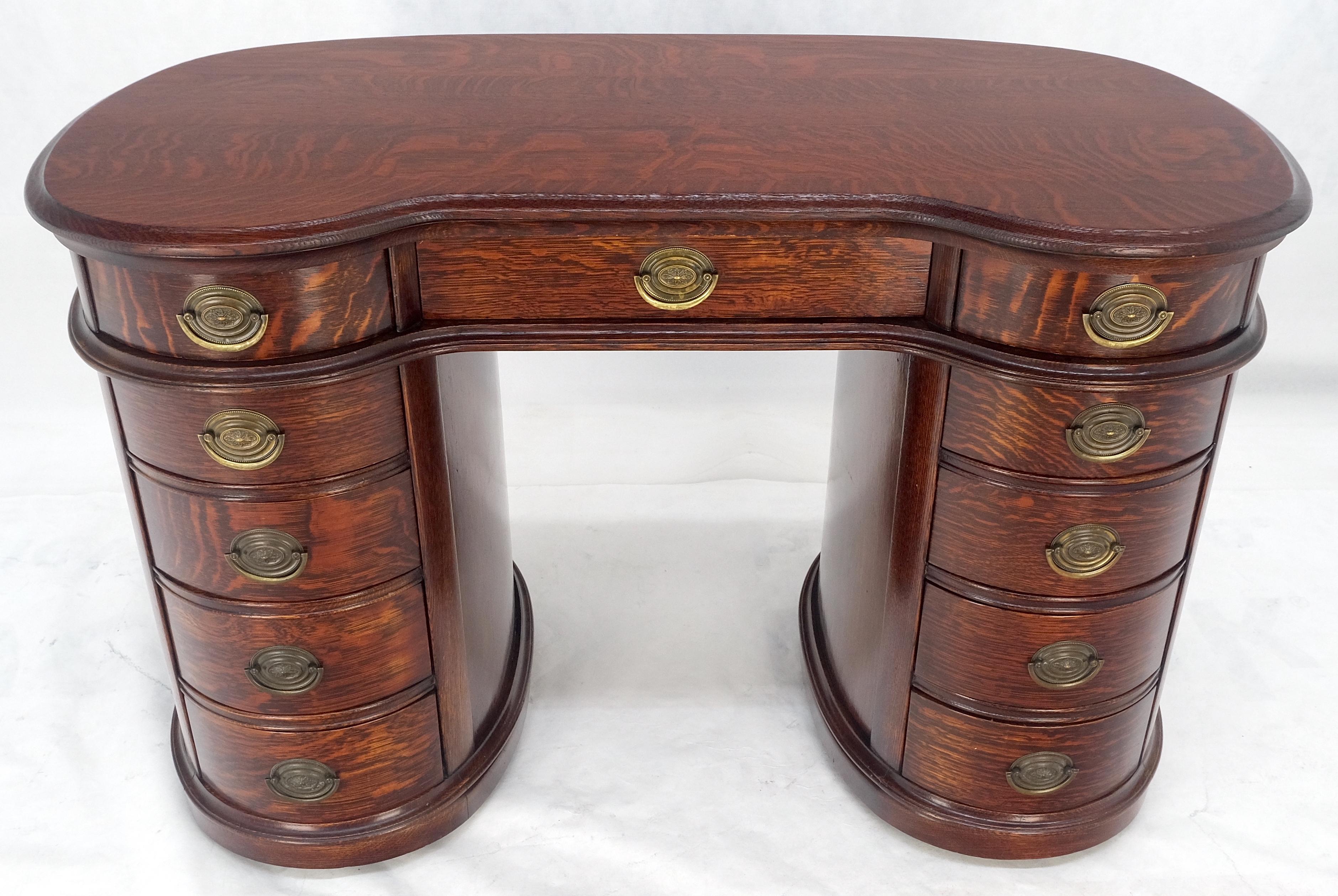 Bureau d'écriture à double piédestal en Oak Oak massif 10 tiroirs MINT ! Excellent état - En vente à Rockaway, NJ
