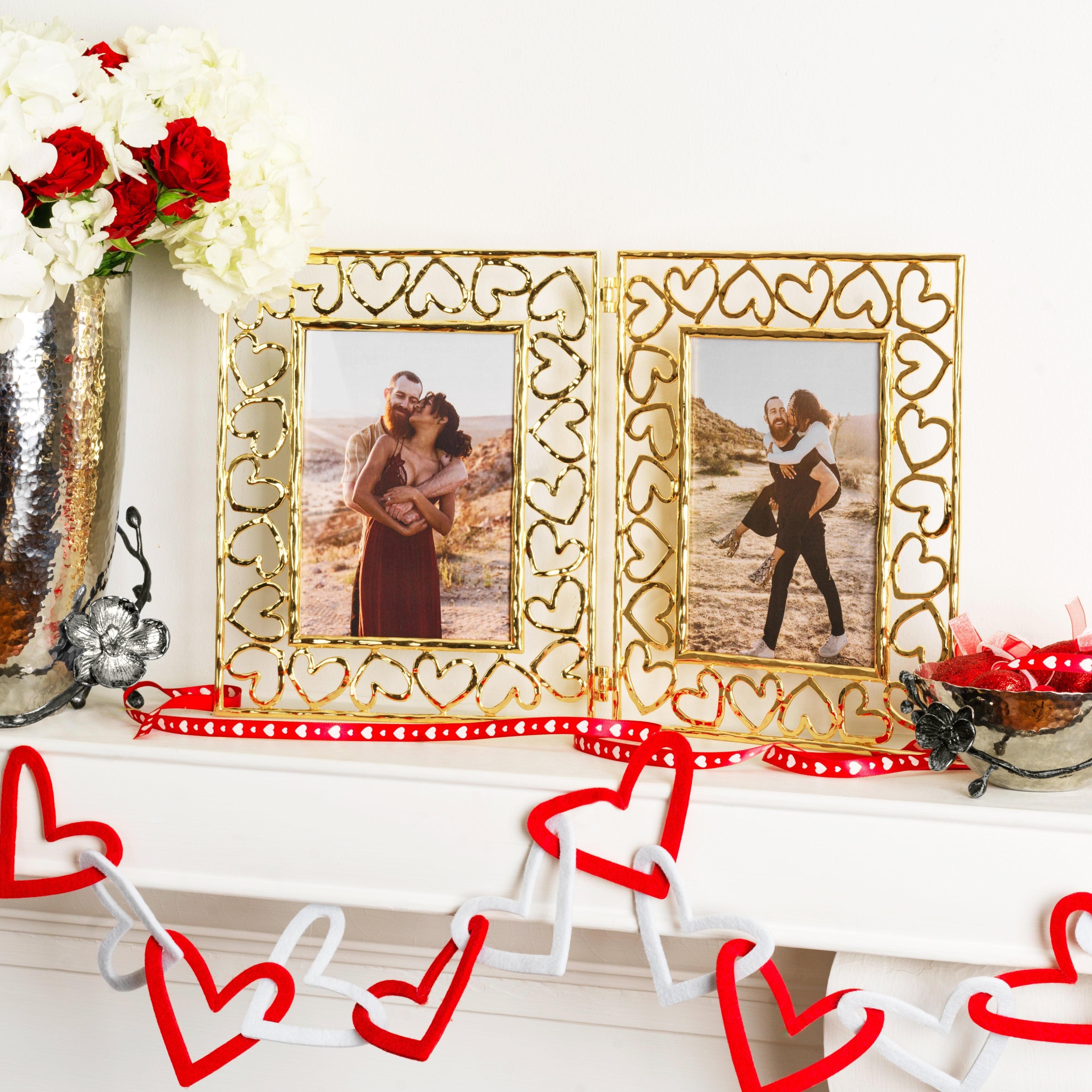 Marco de fotos doble con diseño de corazón, en metal dorado, tamaño grande Model No. Moderno en venta