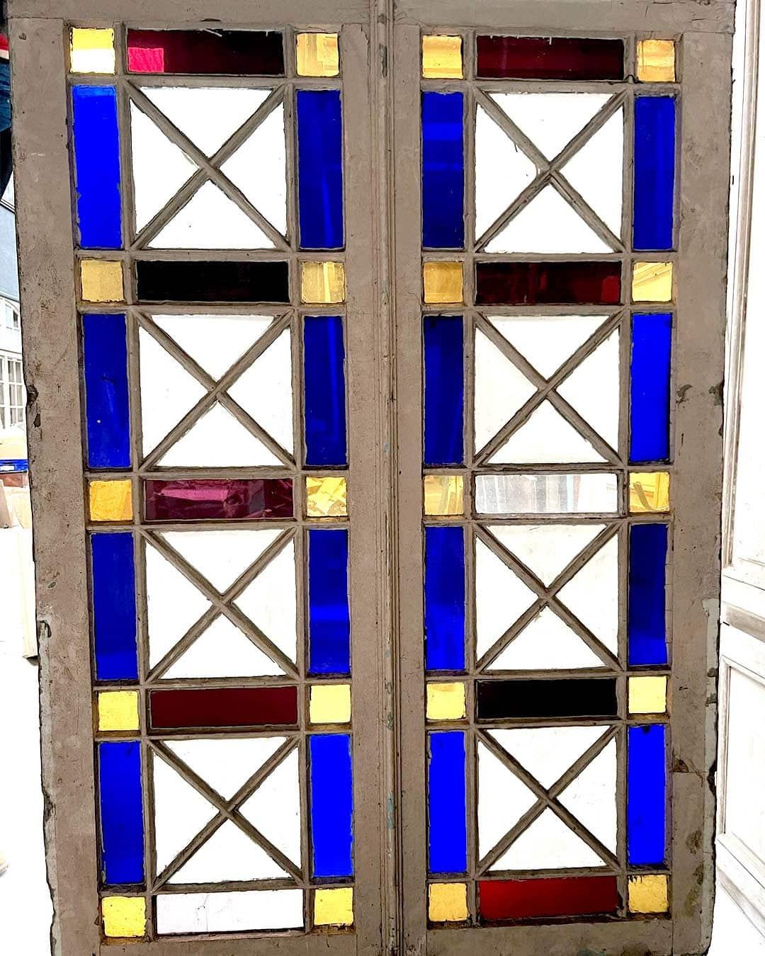 Double orangery door and its pair of colored glass bay windows For Sale 7