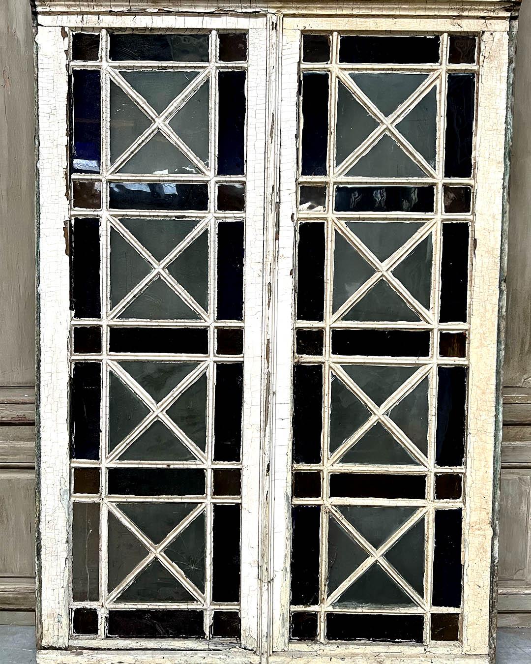 Double orangery door and its pair of colored glass bay windows For Sale 8