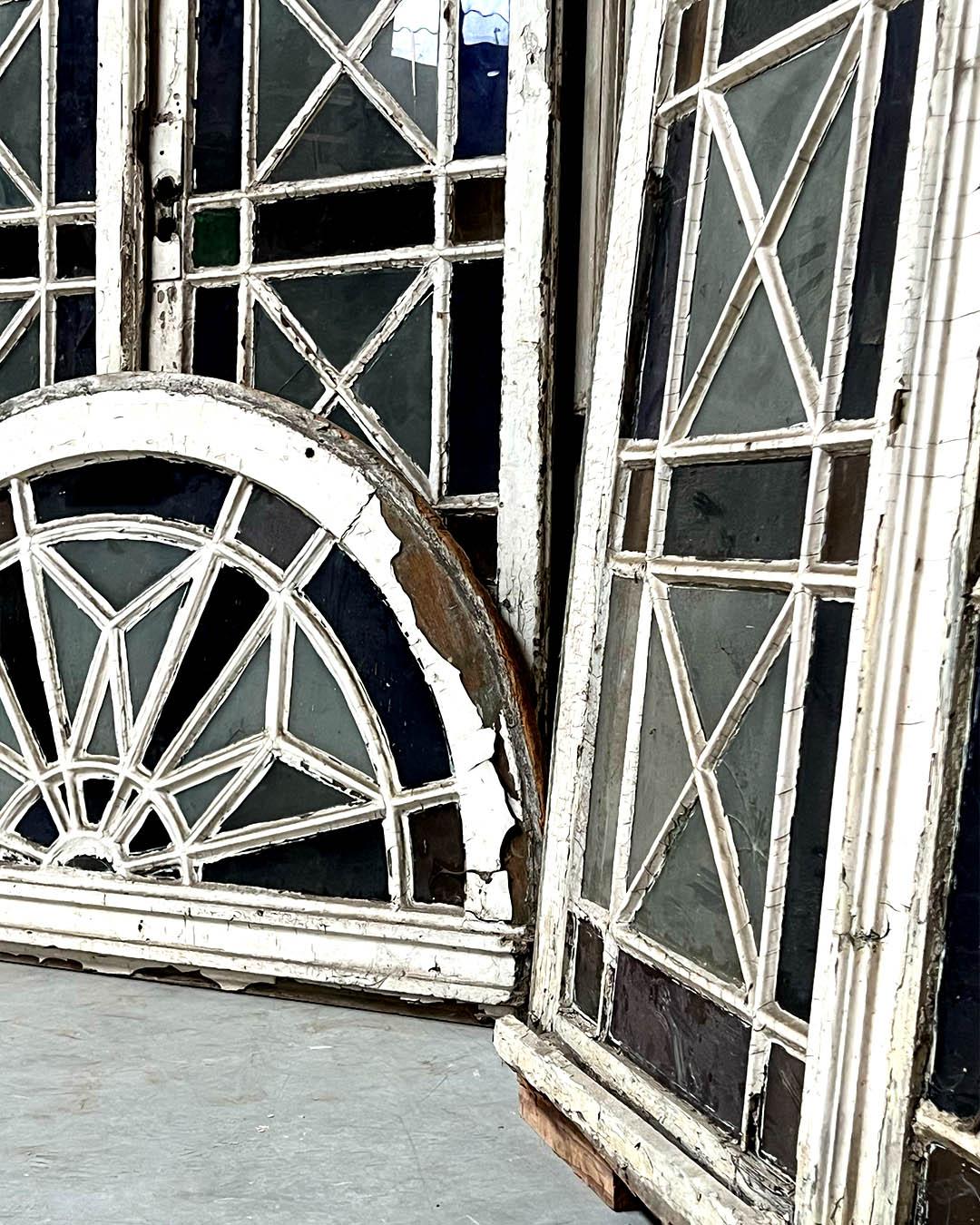 Double orangery door and its pair of colored glass bay windows For Sale 11