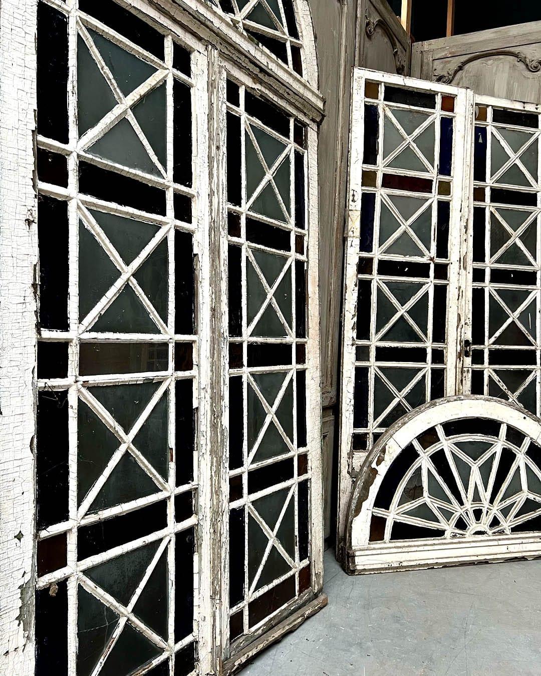 Early 20th Century Double orangery door and its pair of colored glass bay windows For Sale