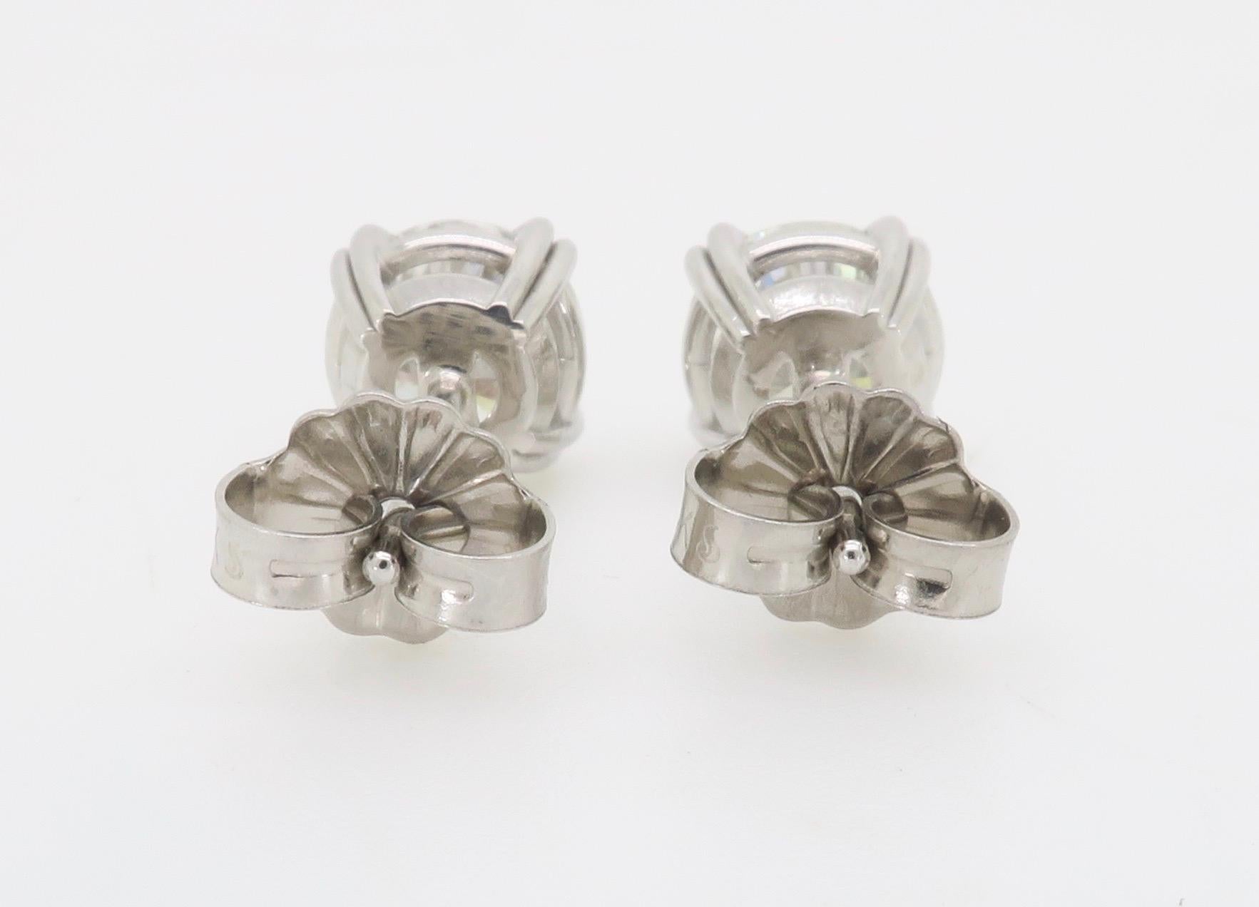 Double Prong Diamond Stud Earrings For Sale 4