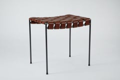 Sgabello in pelle cognac intrecciata a doppio binario